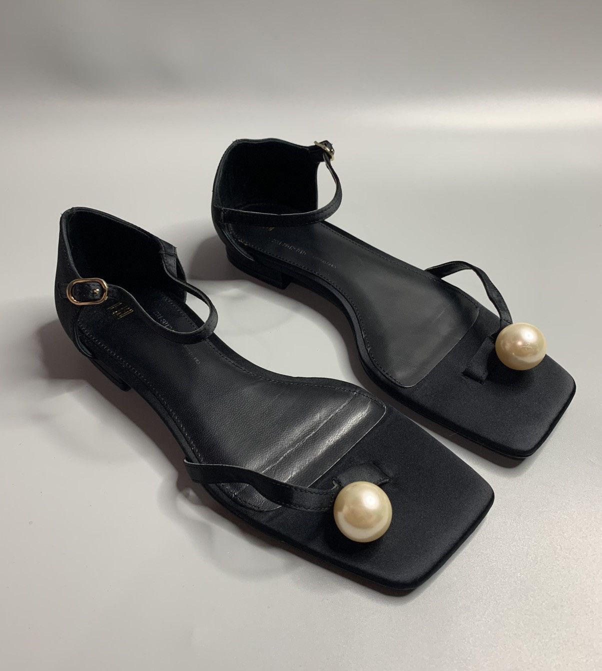 Toteme Toteme Black Sandals With Pearl Size US 8 / IT 38 - 1 Thumbnail