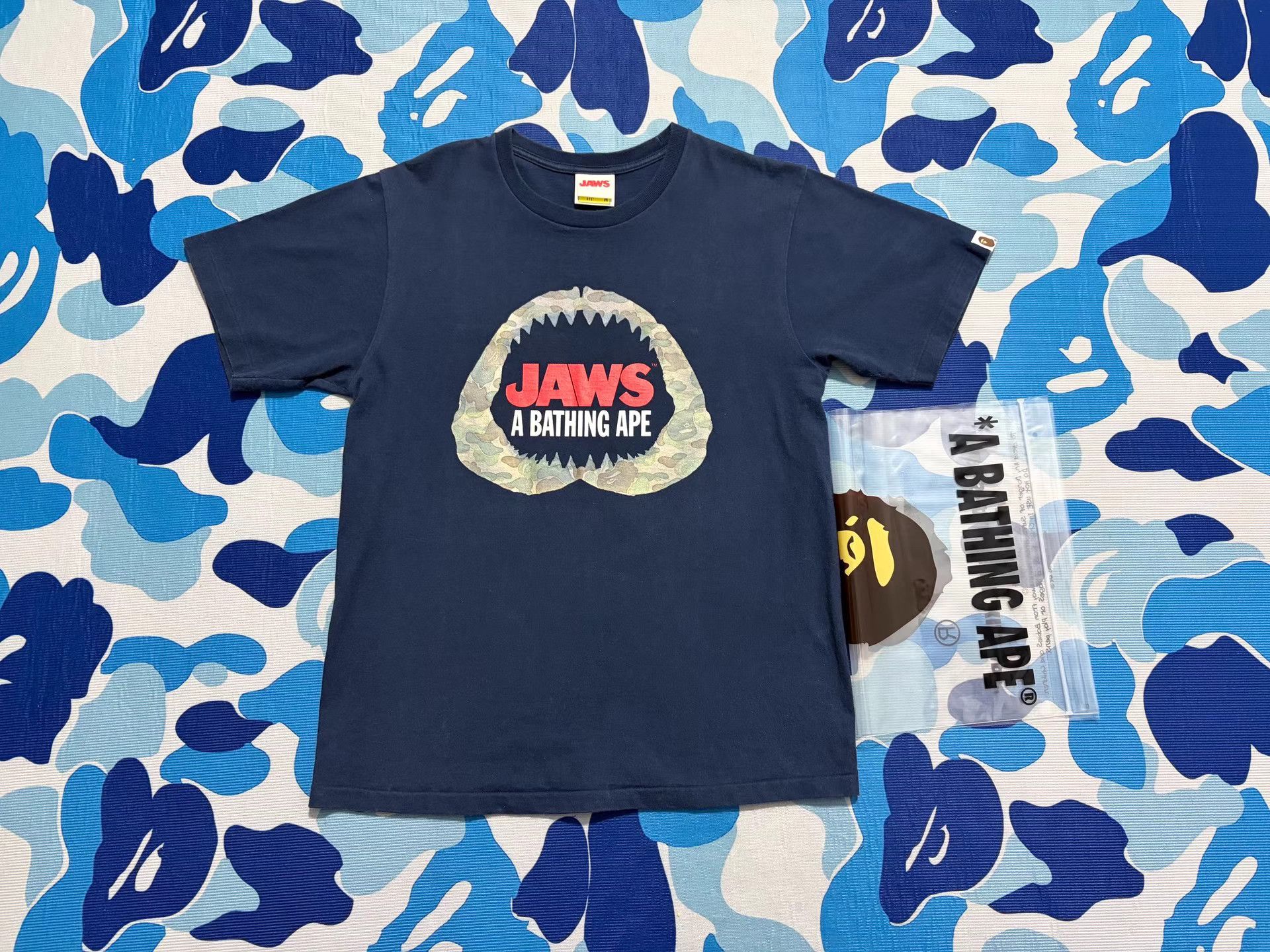 Bape Bape JAWS × Sanrio Short Sleeve Tee Size US M / EU 48-50 / 2 - 1 Thumbnail