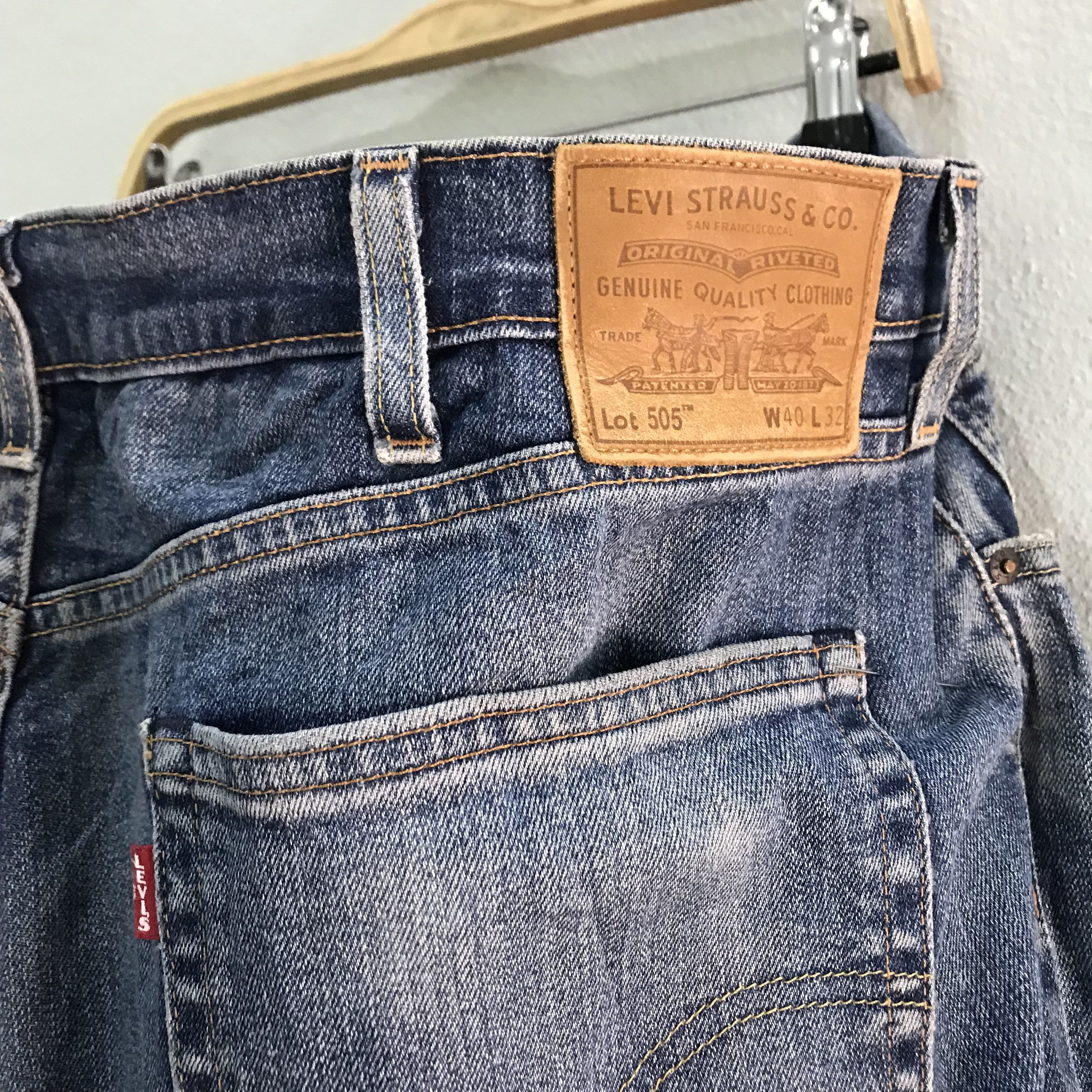 Levi's Vintage Levi’s 505 Blue Jeans 1990s Distressed Workwear Size US 40 / EU 56 - 9 Thumbnail