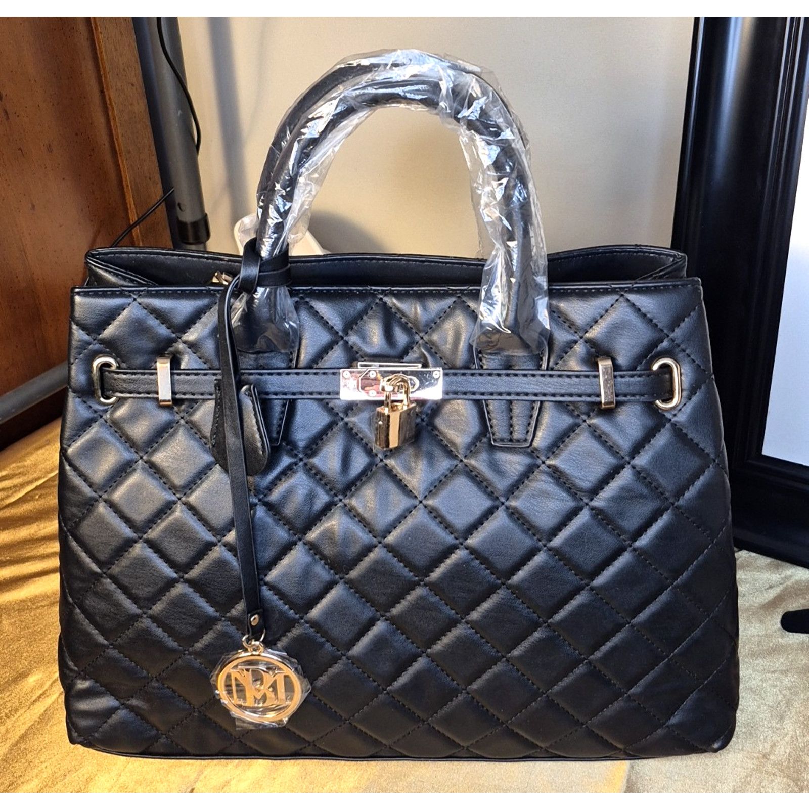 Badgley Mischka Badgley Mischka Studio Black Quilted Vegan Leather Handbag Size ONE SIZE - 4 Thumbnail