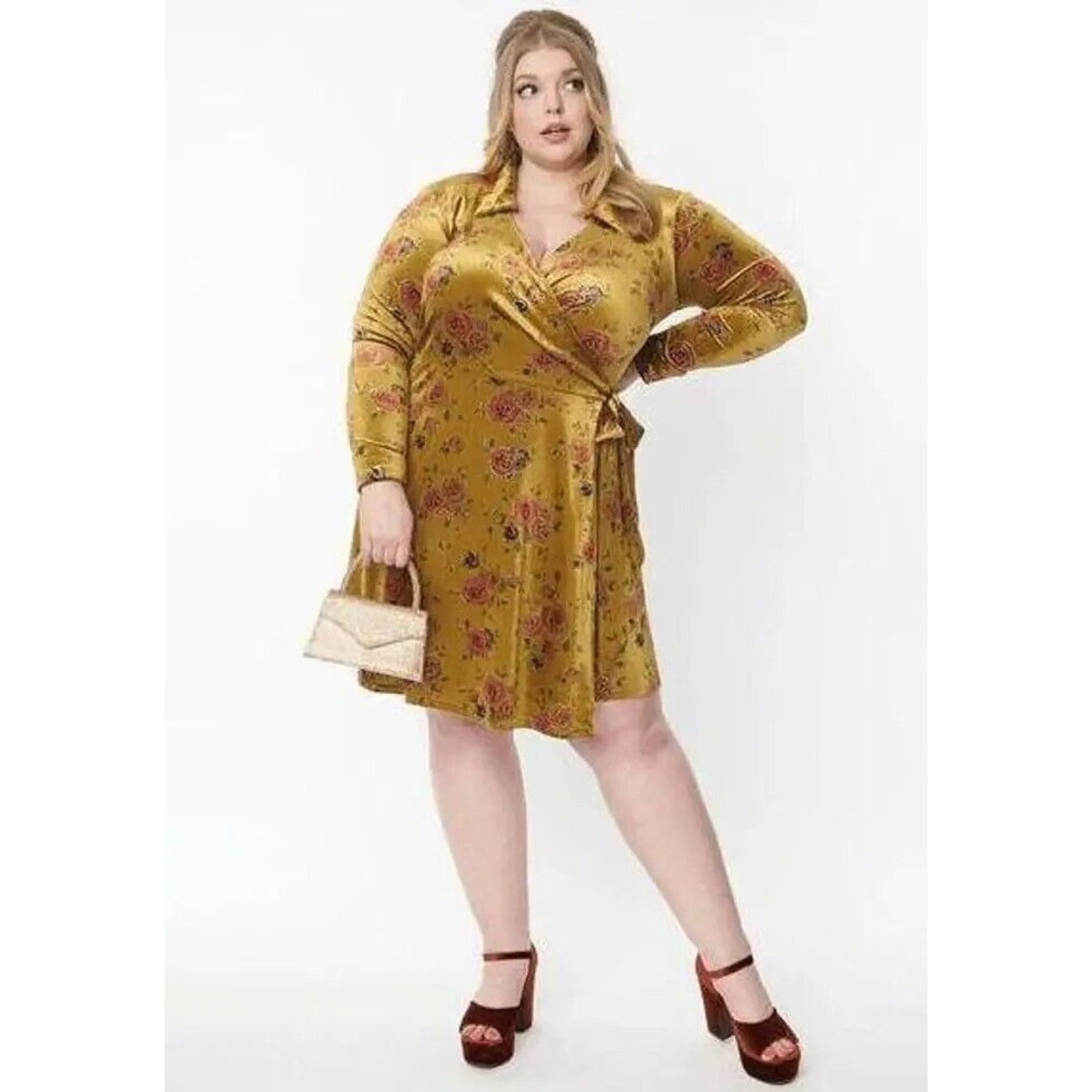 Other Unique Vintage Chartreuse & Red Rose Velvet Wrap Dress M New Size M / US 6-8 / IT 42-44 - 1 Thumbnail