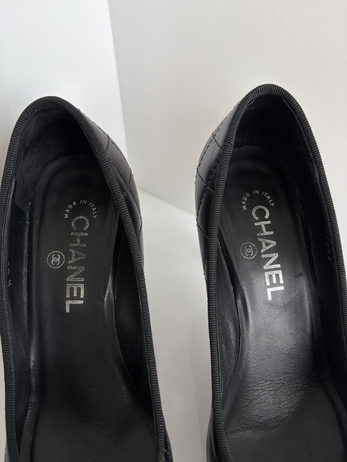 Chanel Chanel Logo CC Quilted Lambskin Cap Toe Pumps Heels 38C Size US 8 / IT 38 - 9 Thumbnail