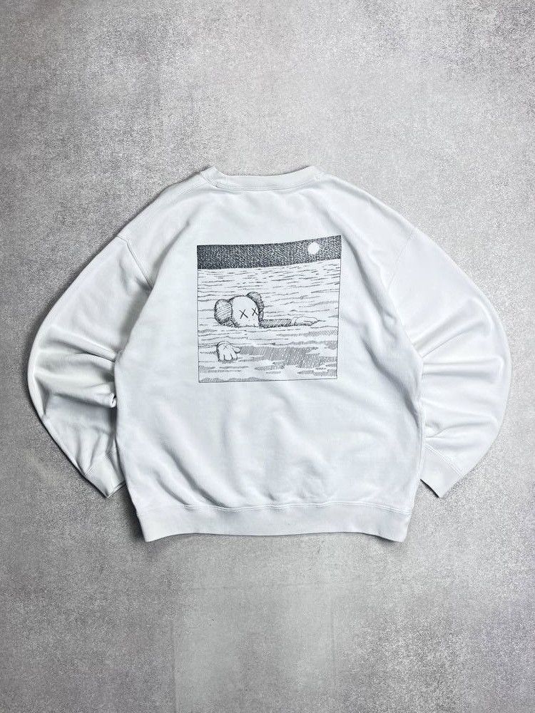 Kaws × Uniqlo Kaws x Uniqlo Boxy Sweatshirt XL Size US XL / EU 56 / 4 - 1 Thumbnail