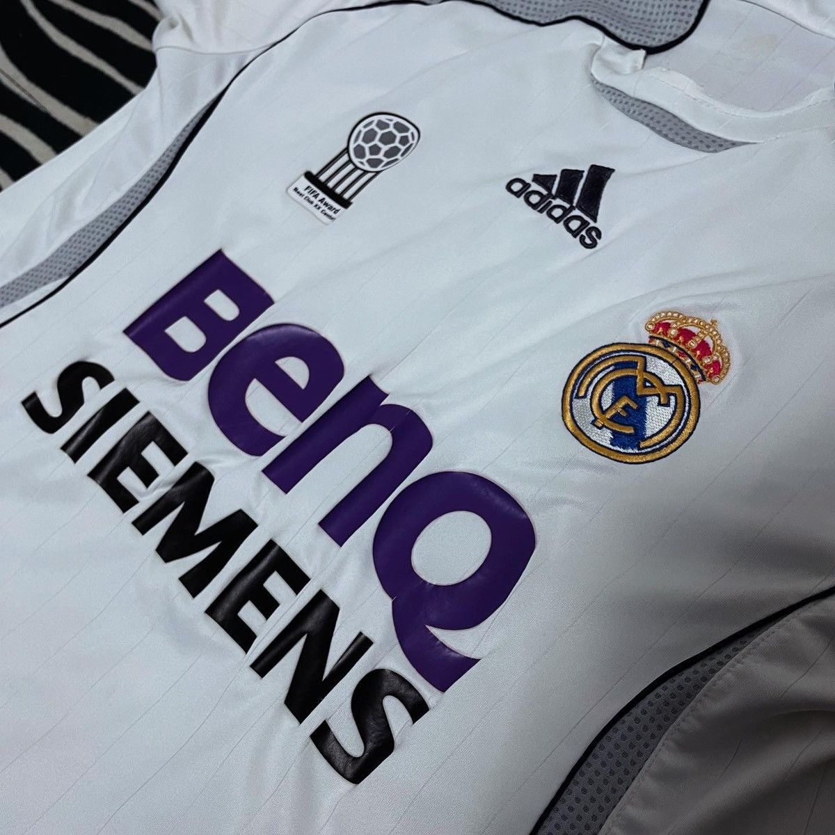 Adidas Adidas REAL MADRID 2006 2007 HOME SHIRT SOCCER JERSEY Size US M / EU 48-50 / 2 - 4 Thumbnail