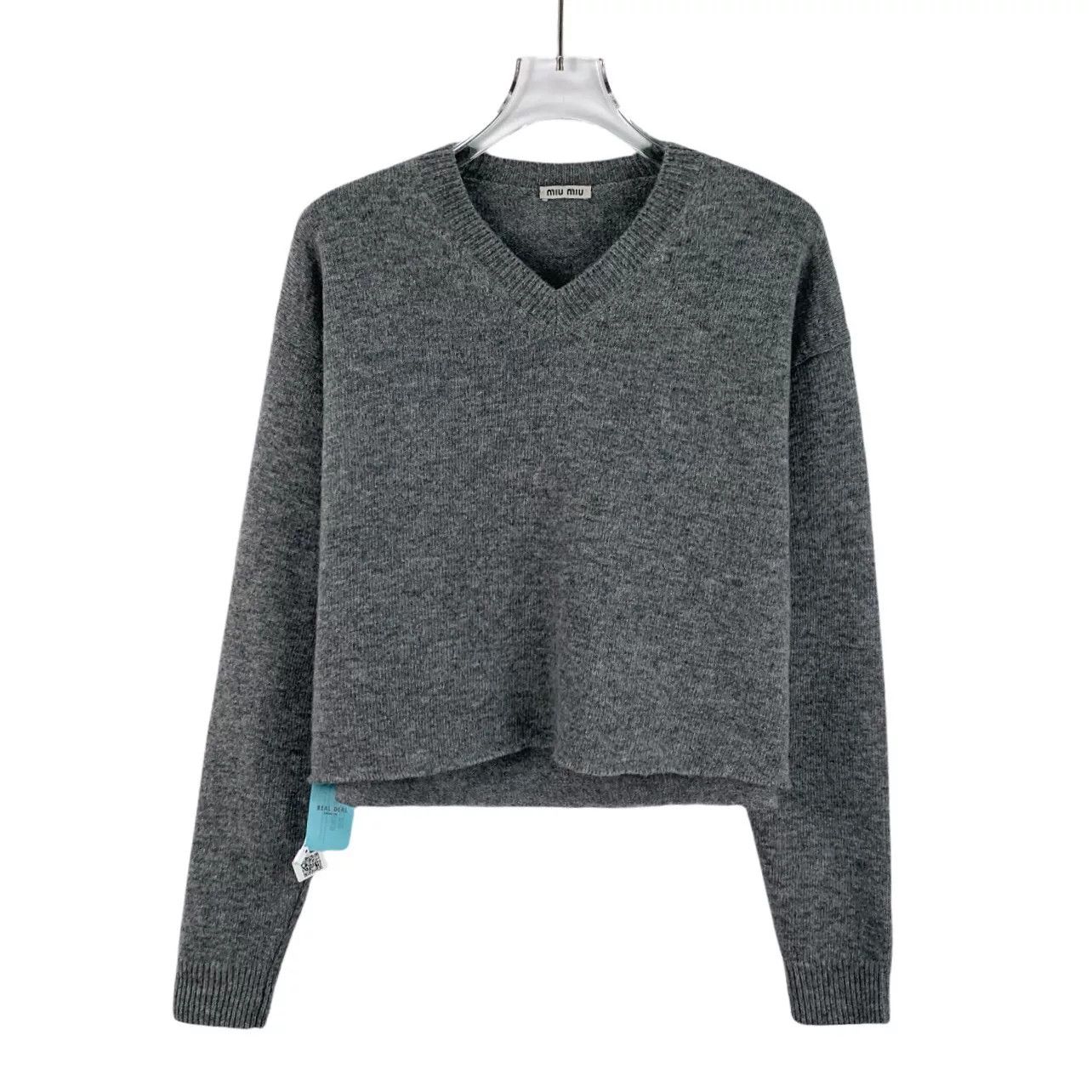 Miu Miu miu miu grey v-neck long sleeve sweater Size US S / EU 44-46 / 1 - 1 Thumbnail
