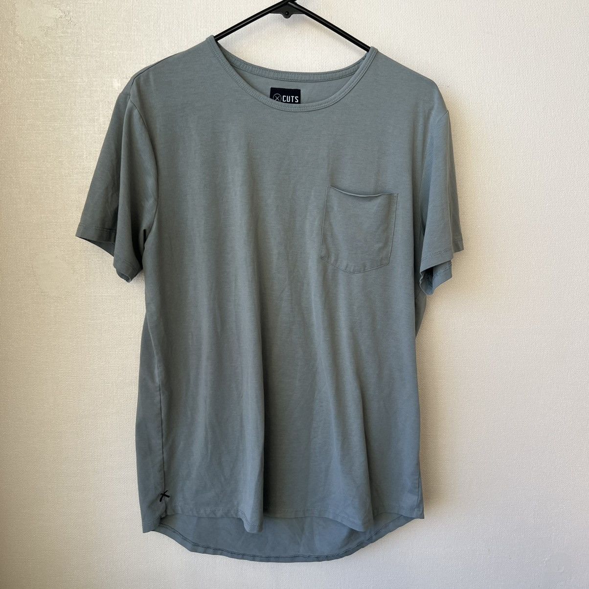 Cuts Cuts Elongated Hem T-Shirt Men’s Sz M Green Chest Pocket 42” Size US M / EU 48-50 / 2 - 1 Thumbnail
