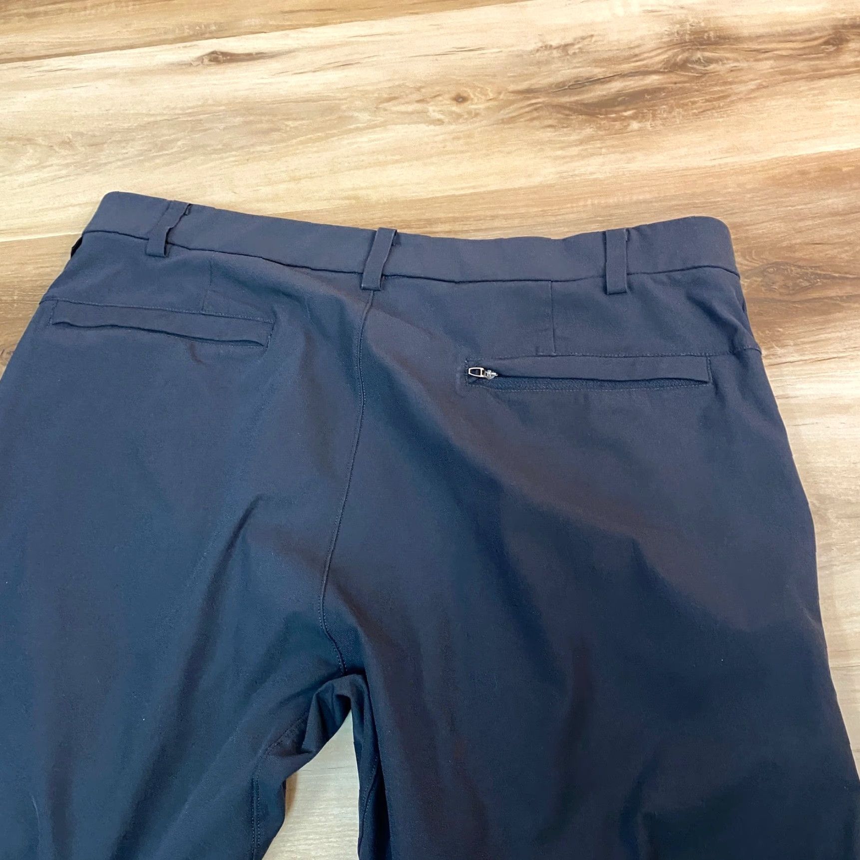 Lululemon Lululemon ABC Pants Mens 34 Charcoal Black Athletic Technical Travel Chino Straight Leg Pockets Zipper Button Logo 34 in 31 in Regular Mens Size US 34 / EU 50 - 6 Thumbnail