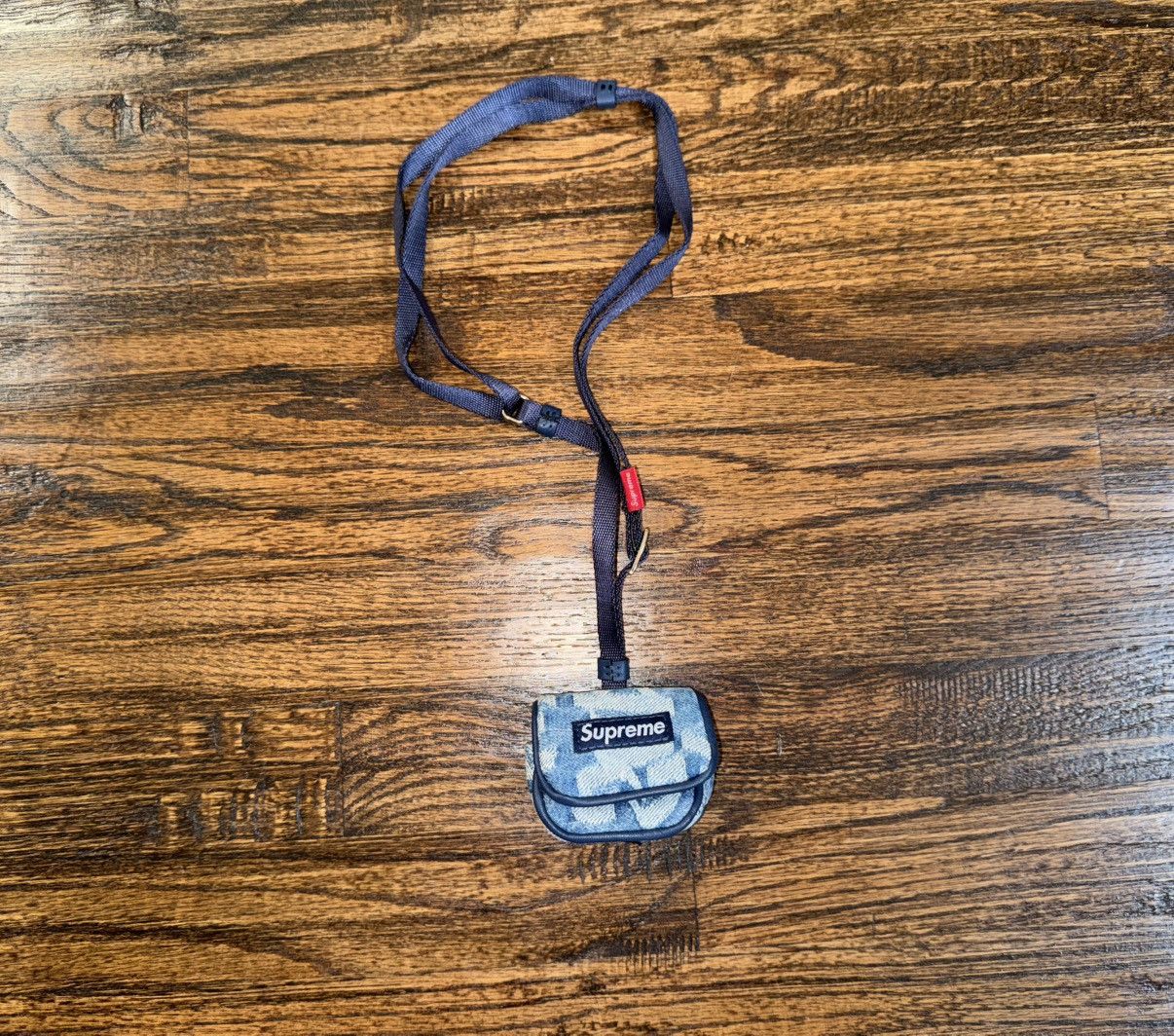 Supreme Supreme SS22 Fat Tip Jacquard Denim Airpod Pouch Blue Denim Size ONE SIZE - 4 Thumbnail