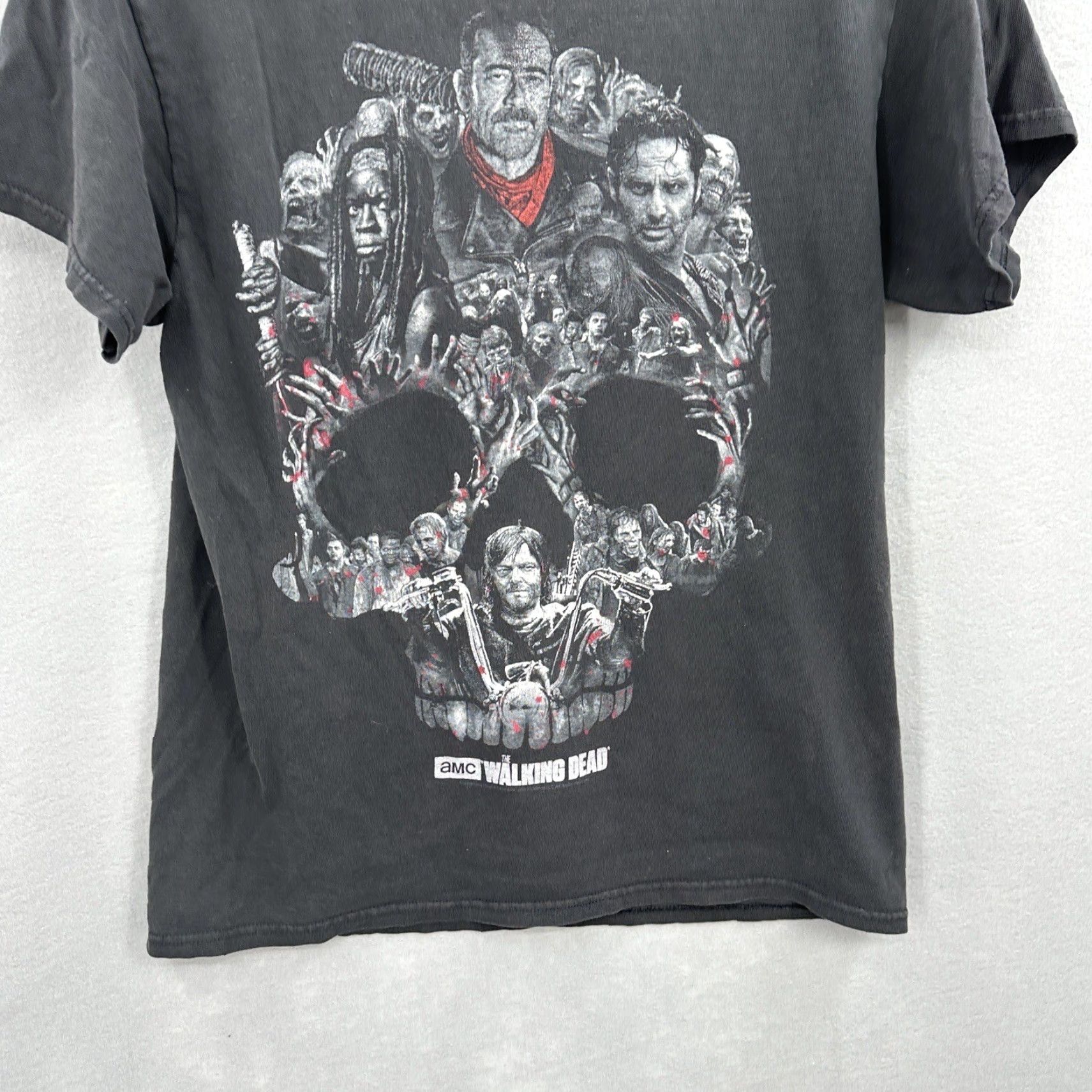 Vintage Walking Dead Shirt Mens Medium Black Negan Rick Michonne Daryl Skull Goth Retro READ Size US M / EU 48-50 / 2 - 4 Thumbnail