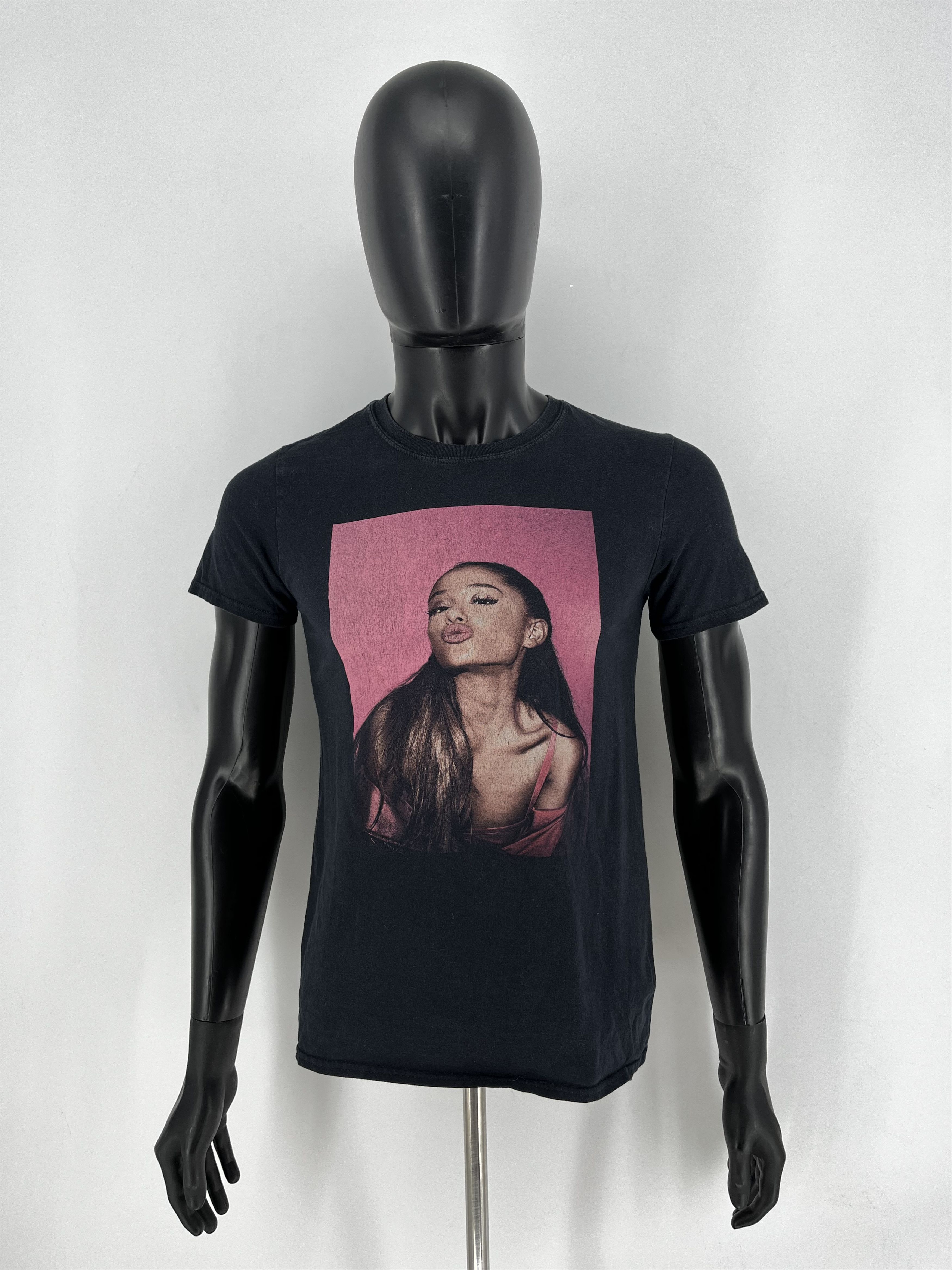 Band Tees Ariana Grande Shirt Short Sleeve Concert Shirt Band Black S Size US S / EU 44-46 / 1 - 2 Thumbnail