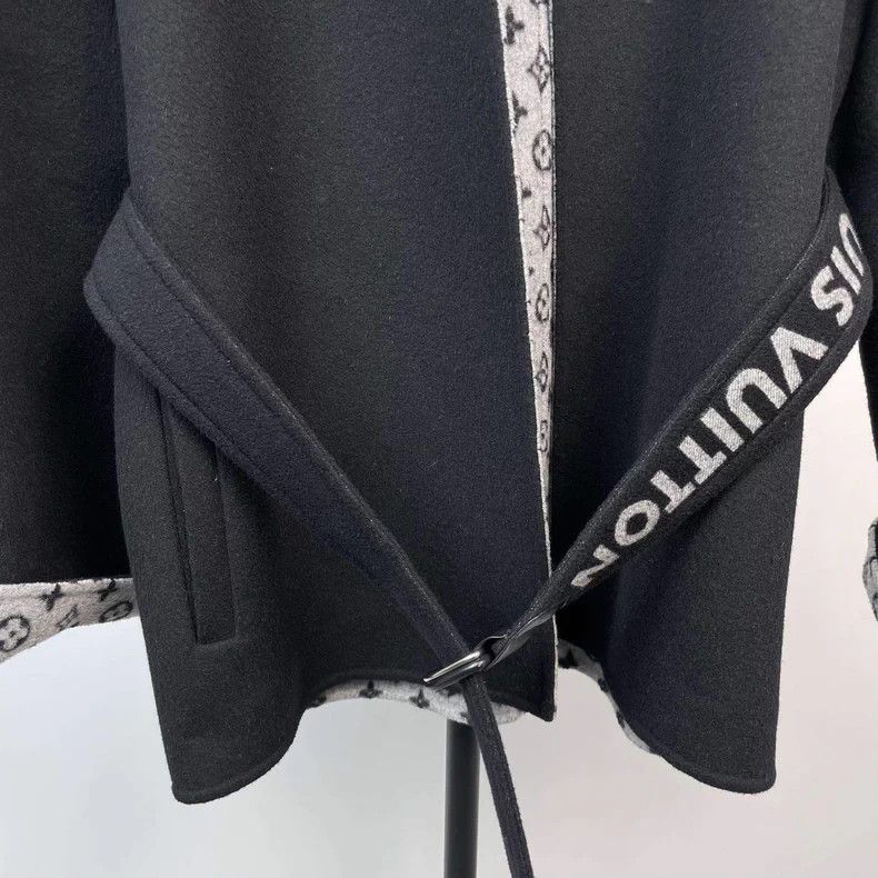 Louis Vuitton Louis Vuitton Black coat with full print inside coat Size XS / US 0-2 / IT 36-38 - 6 Thumbnail