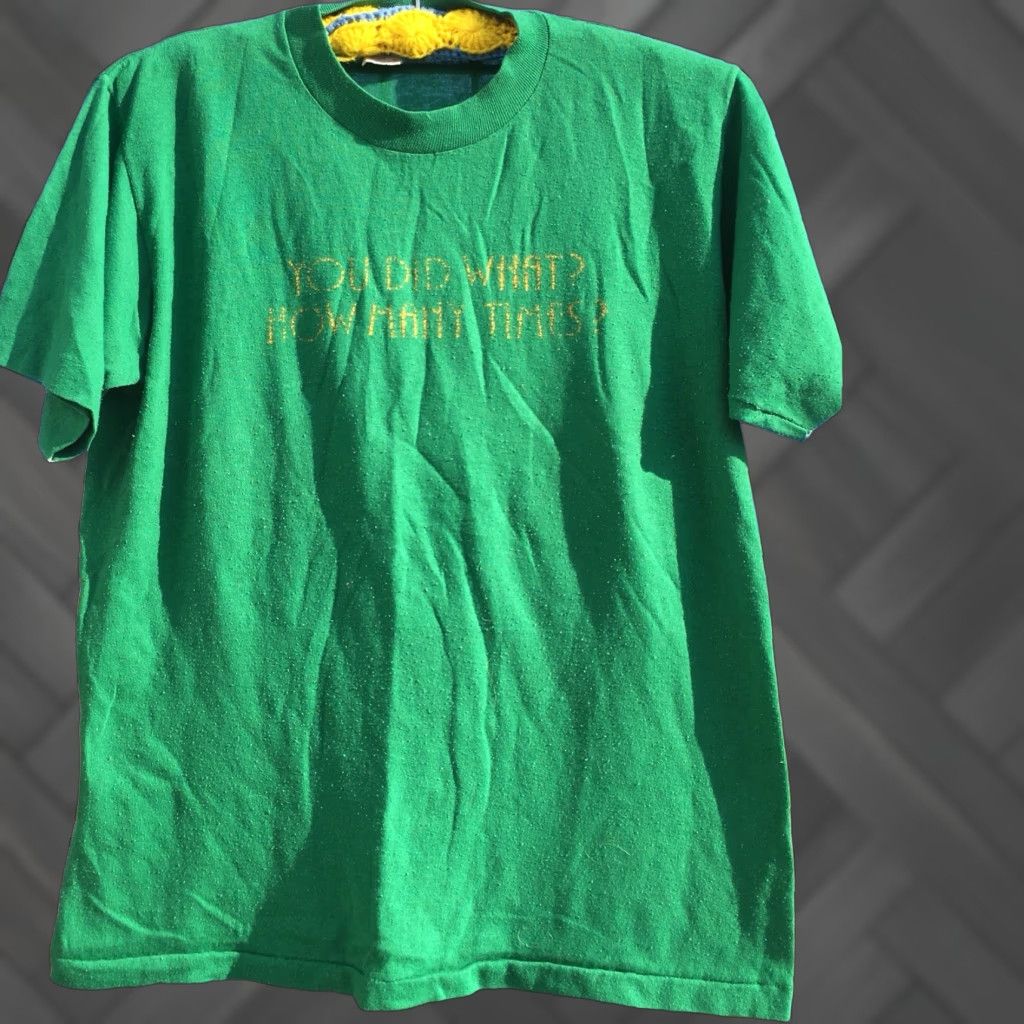 Vintage VINTAGE Gulf Coast Sportswear Prodigious Placer Paper Person/You Did What? How Many Times? M T-Shirt Green 1980s Men Graphic Tee Size US M / EU 48-50 / 2 - 1 Thumbnail