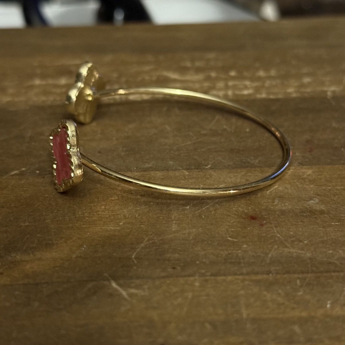 Other Gold tone pink clover open cuff bangle bracelet Size ONE SIZE - 6 Thumbnail