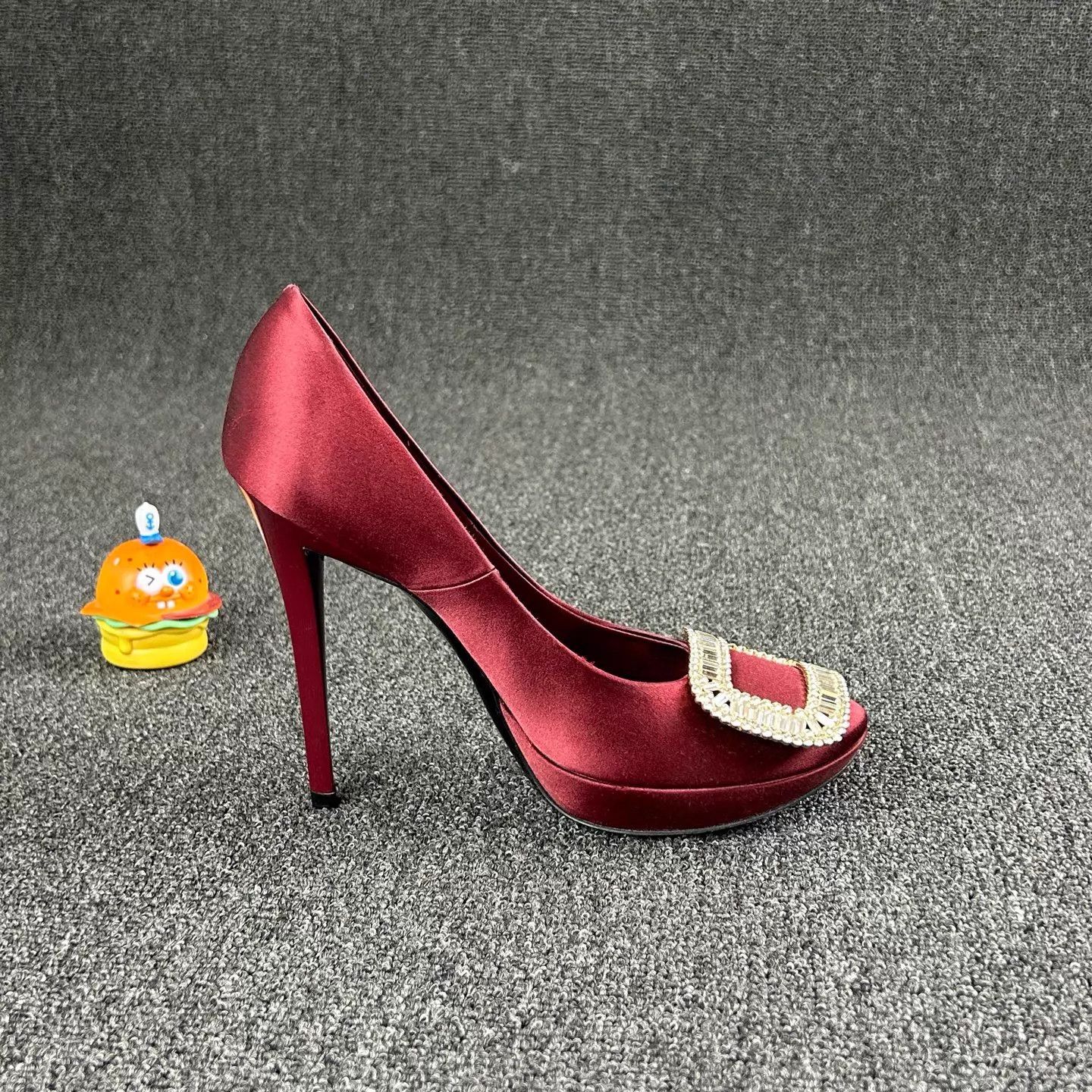 Roger Vivier Roger Vivier Burgundy Satin Crystal Buckle Pumps 36.5 Size US 6 / IT 36 - 4 Thumbnail