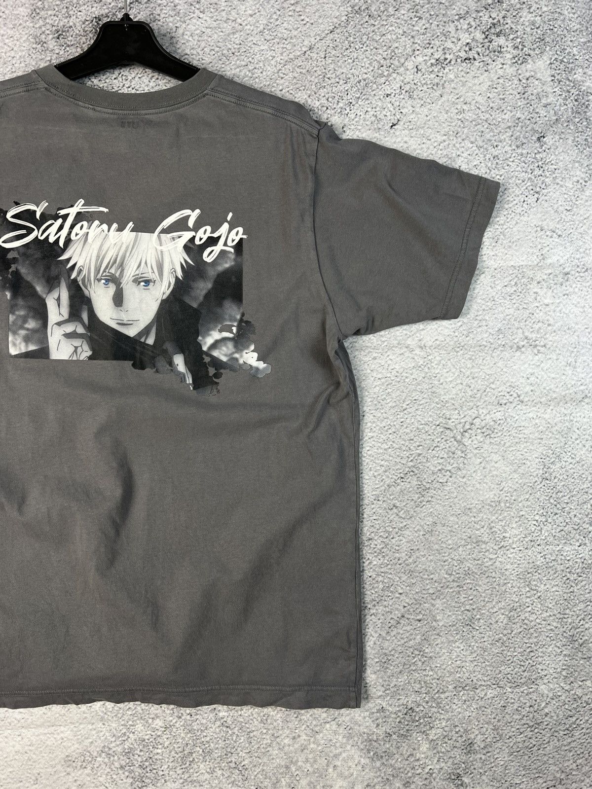 Anime Uniqlo x Gojo Satoru T-shirt Size US M / EU 48-50 / 2 - 5 Thumbnail
