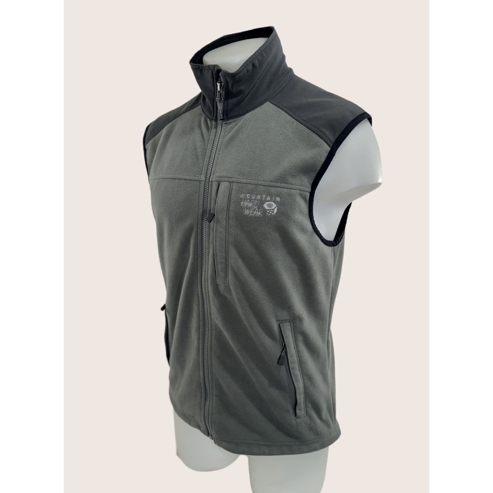 Mountain Hardwear Mountain Hardwear Vest Mens M Full Zip Embroidered Gray Size US M / EU 48-50 / 2 - 1 Thumbnail