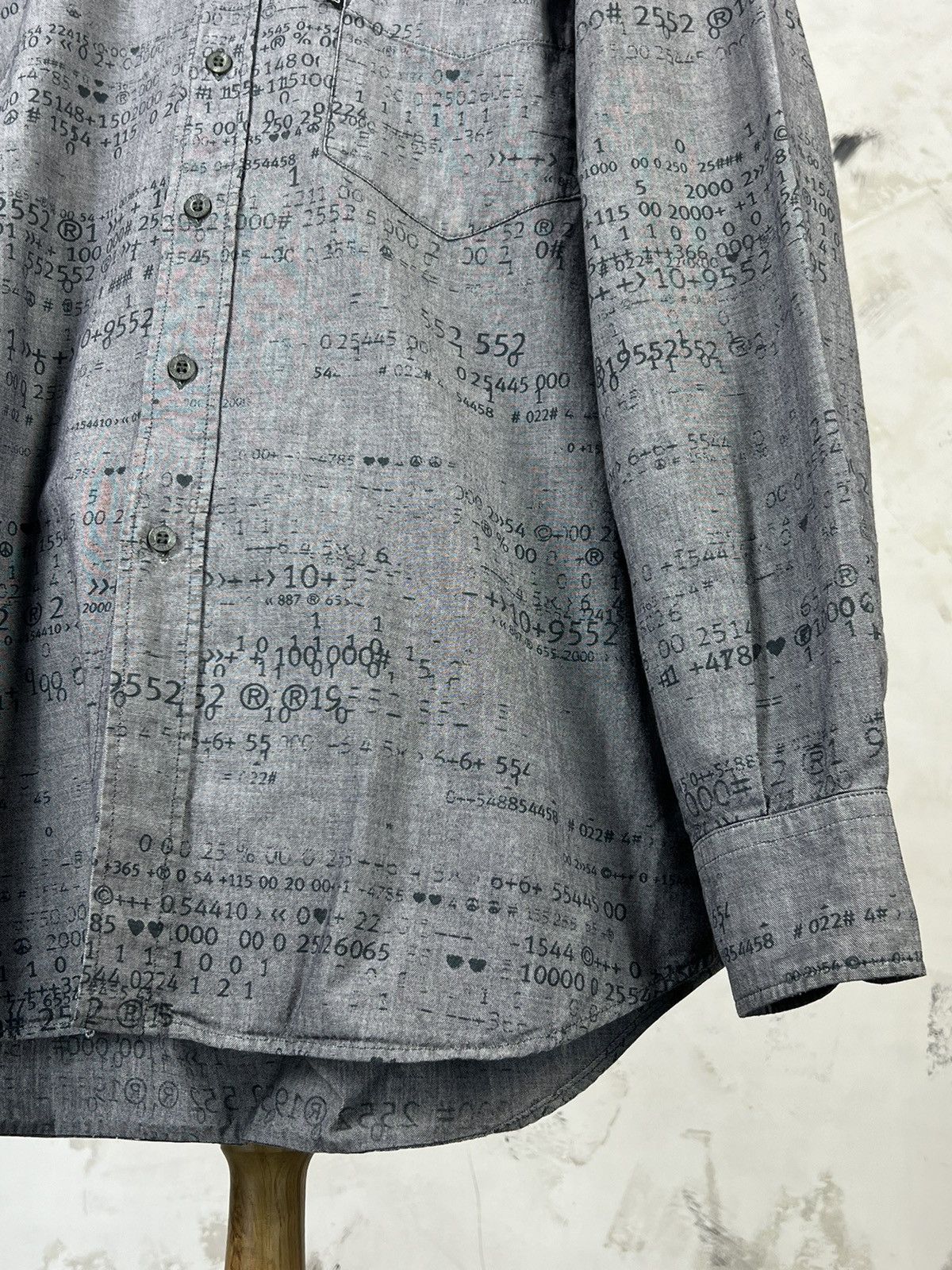 Moschino Vintage Moschino Jeans Printed Button-Up Shirt Size L - XL Size US L / EU 52-54 / 3 - 5 Thumbnail