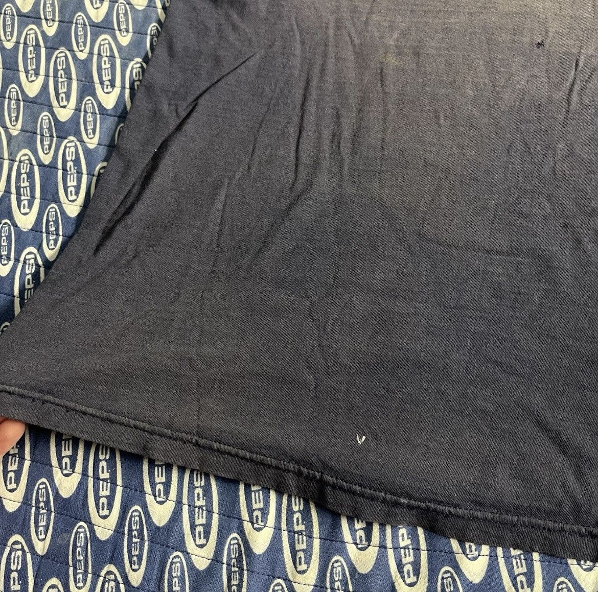Fruit Of The Loom Vtg 90s Fruit of the Loom Sunfaded Faded Pocket Shirt Navy Size US XL / EU 56 / 4 - 6 Thumbnail