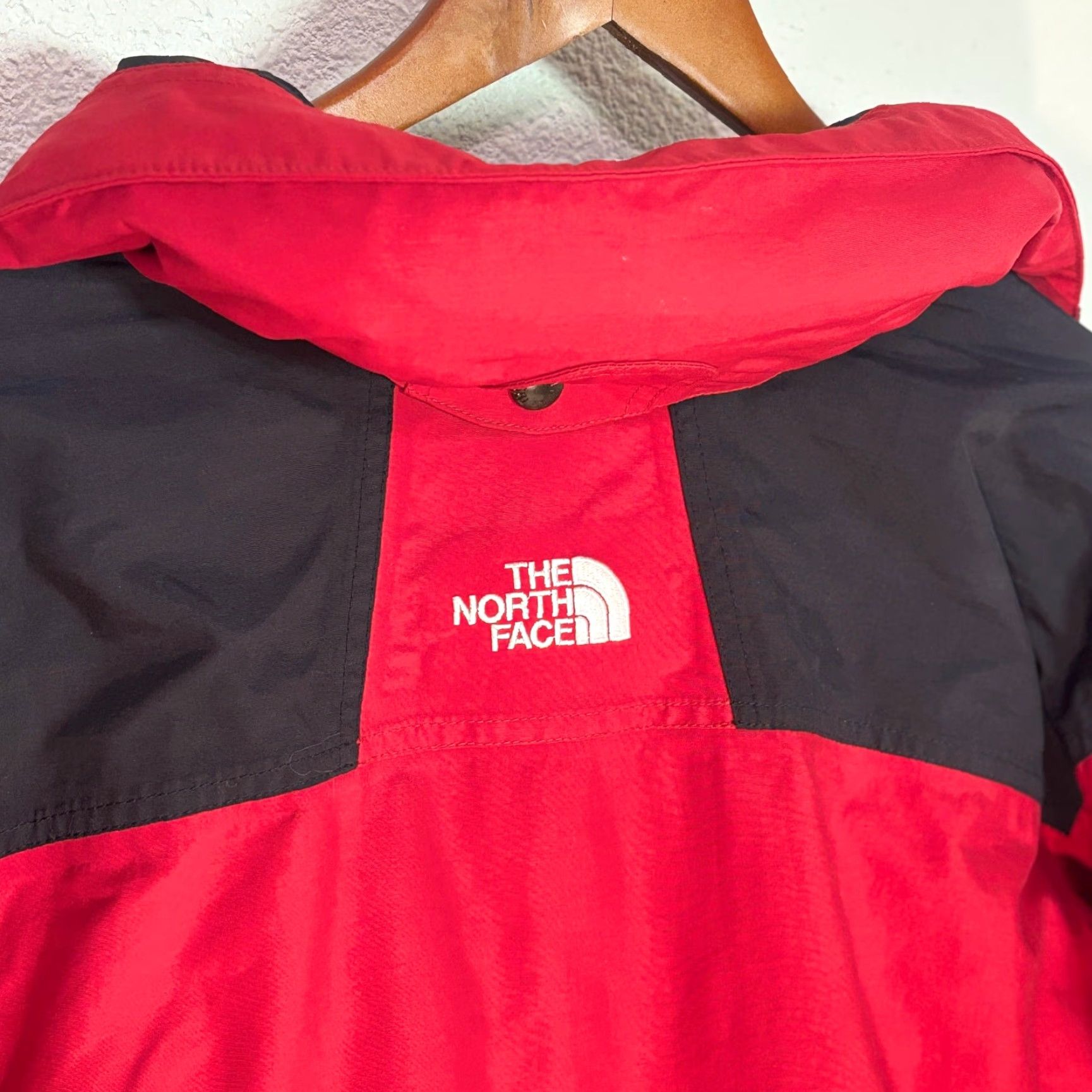 The North Face VINTAGE The North Face Jacket Small Red Mountain Full Zip Outdoor Hiking Size US S / EU 44-46 / 1 - 3 Thumbnail