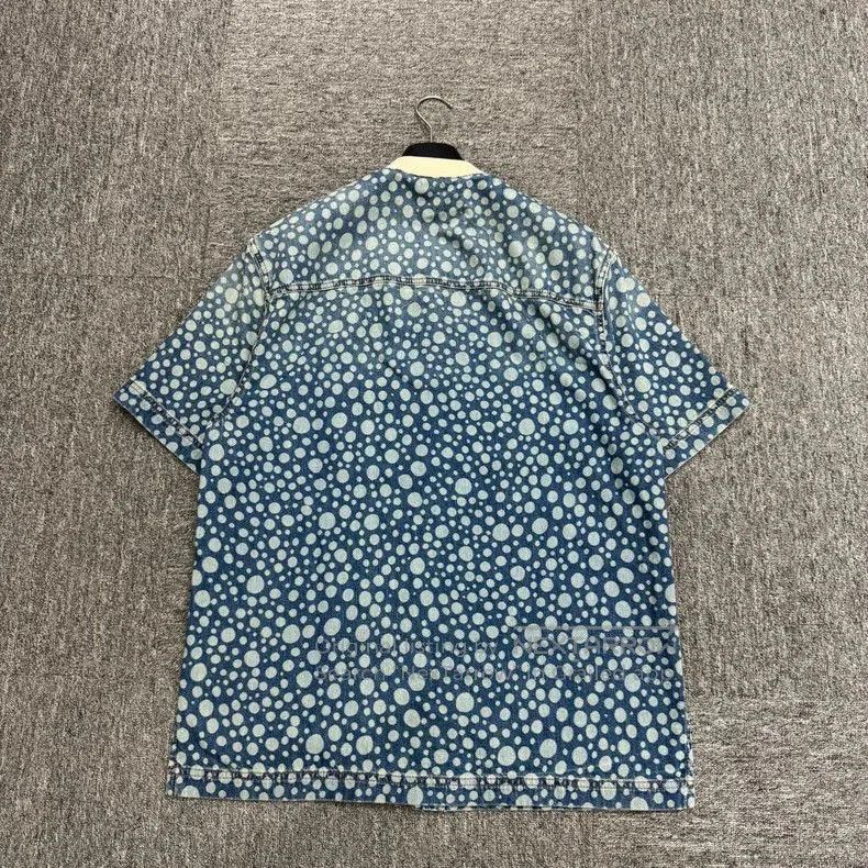 Louis Vuitton Louis Vuitton Kusama Polka Dot Denim Shirt. Size US M / EU 48-50 / 2 - 2 Thumbnail