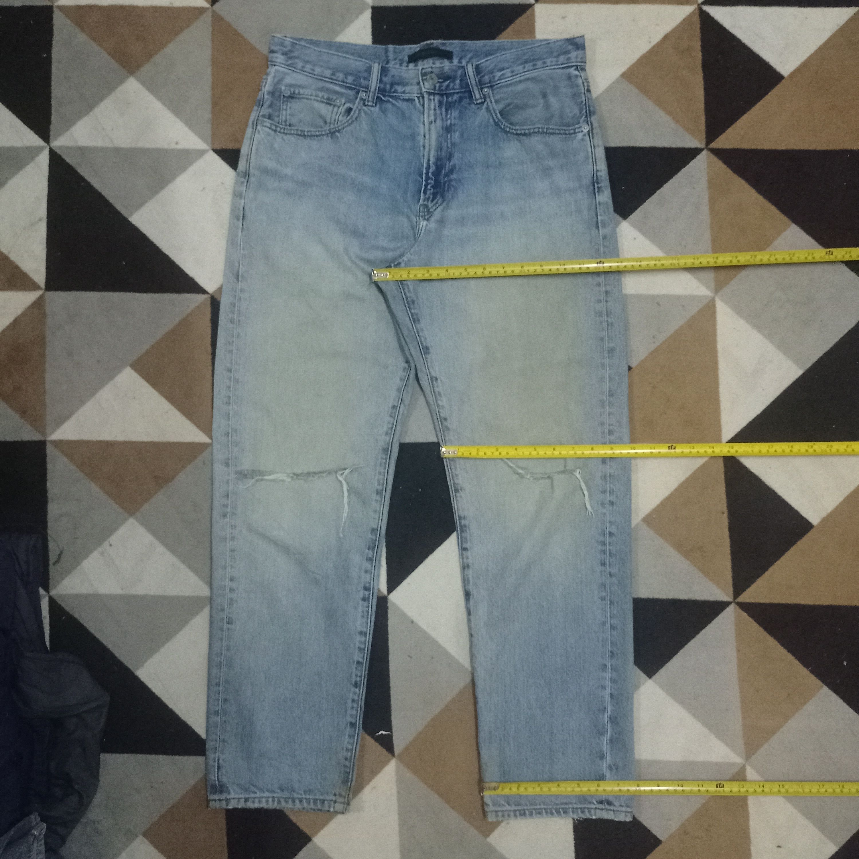 Uniqlo Vintage Japanese Uniqlo Blue Wash Distressed Loose Jeans Size US 34 / EU 50 - 12 Thumbnail