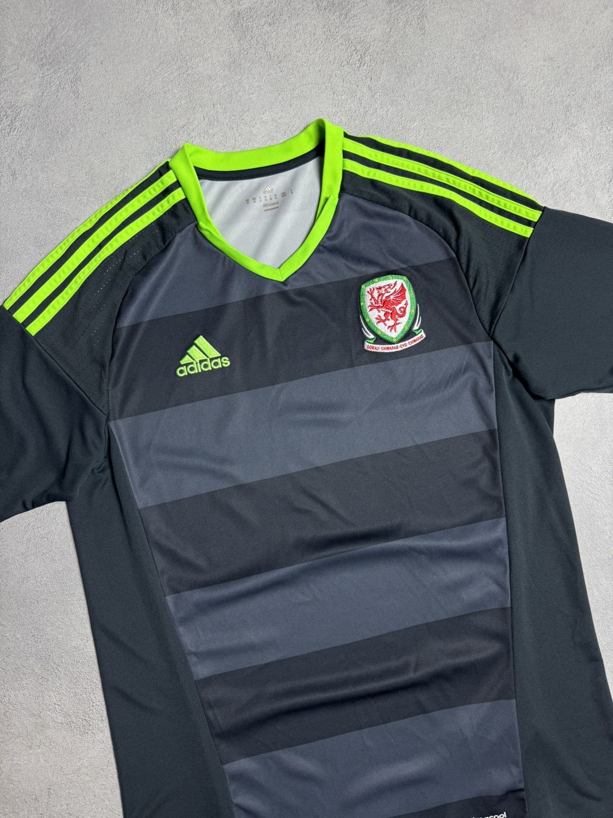 Adidas Wales 2016 2017 Away Football Shirt Soccer Jersey Adidas Size US M / EU 48-50 / 2 - 3 Thumbnail