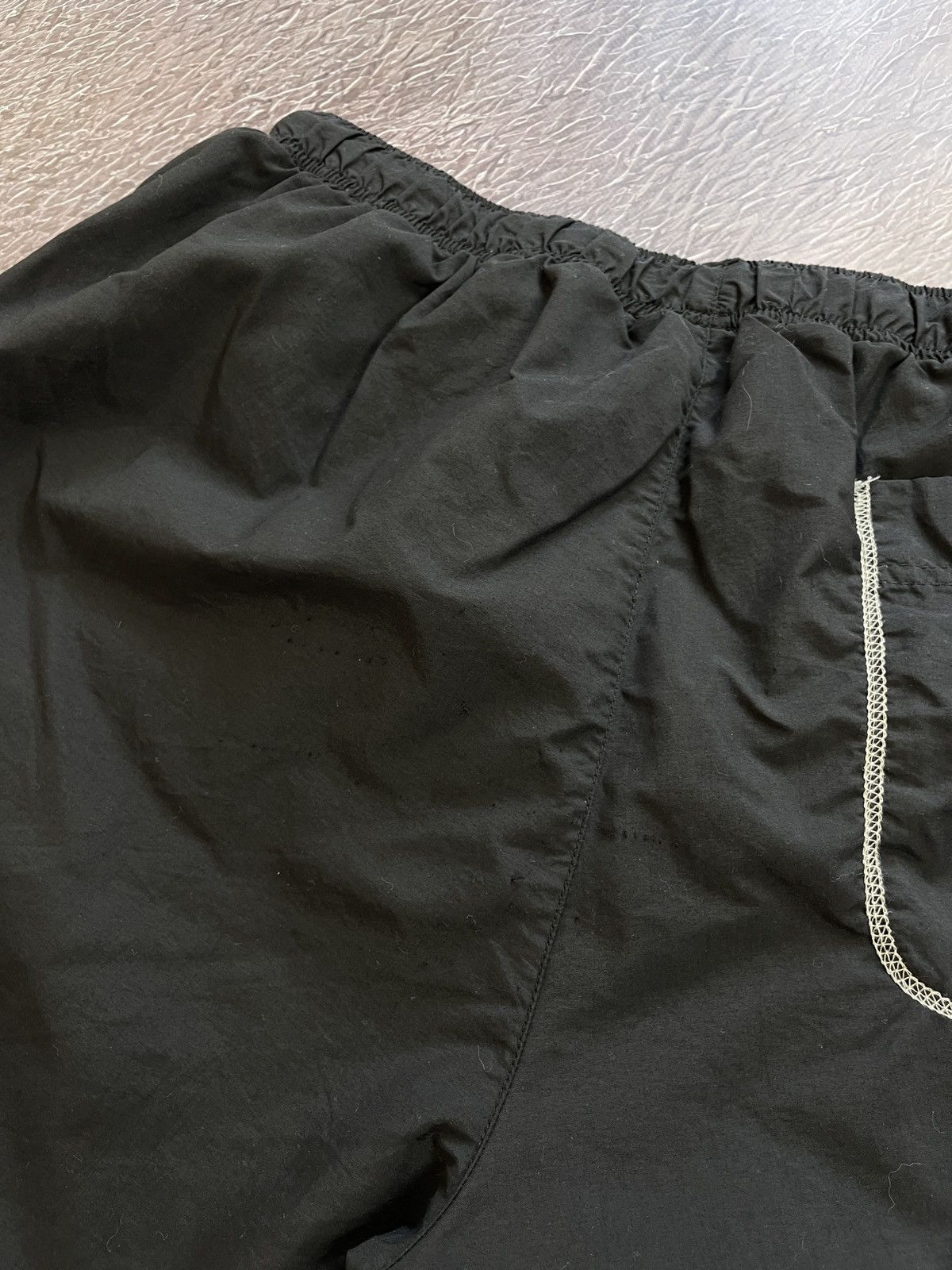 Nike Nike vintage y2k black logo swoosh shorts drill Size US 36 / EU 52 - 11 Thumbnail