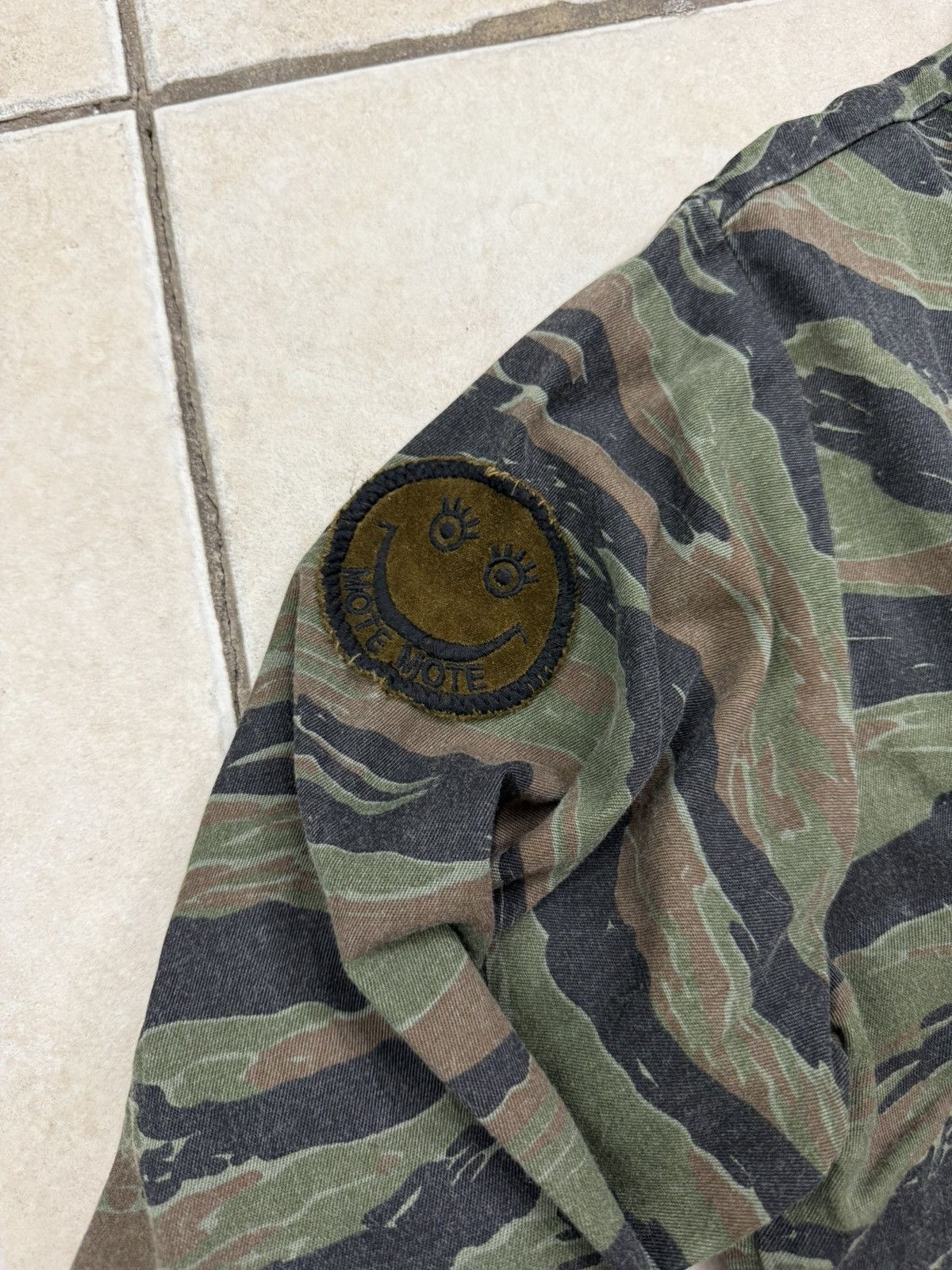 Japanese Brand A Love Movement Camo Button Up Shirt W/ Patches Size M Size US M / EU 48-50 / 2 - 8 Thumbnail