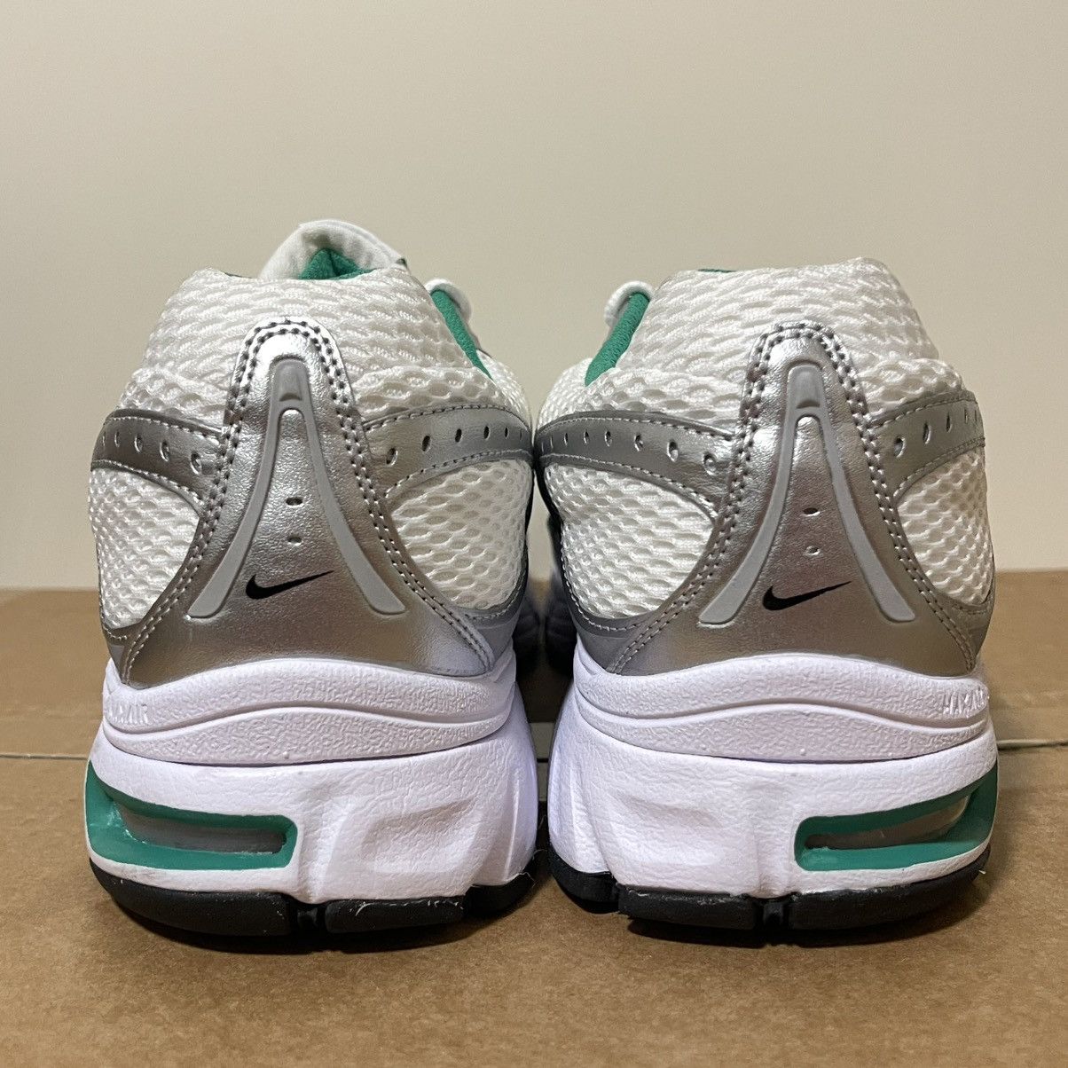 Nike Nike Air Max Moto 2K White Stadium Green Size Mens 13 Size US 13 / EU 46 - 4 Thumbnail