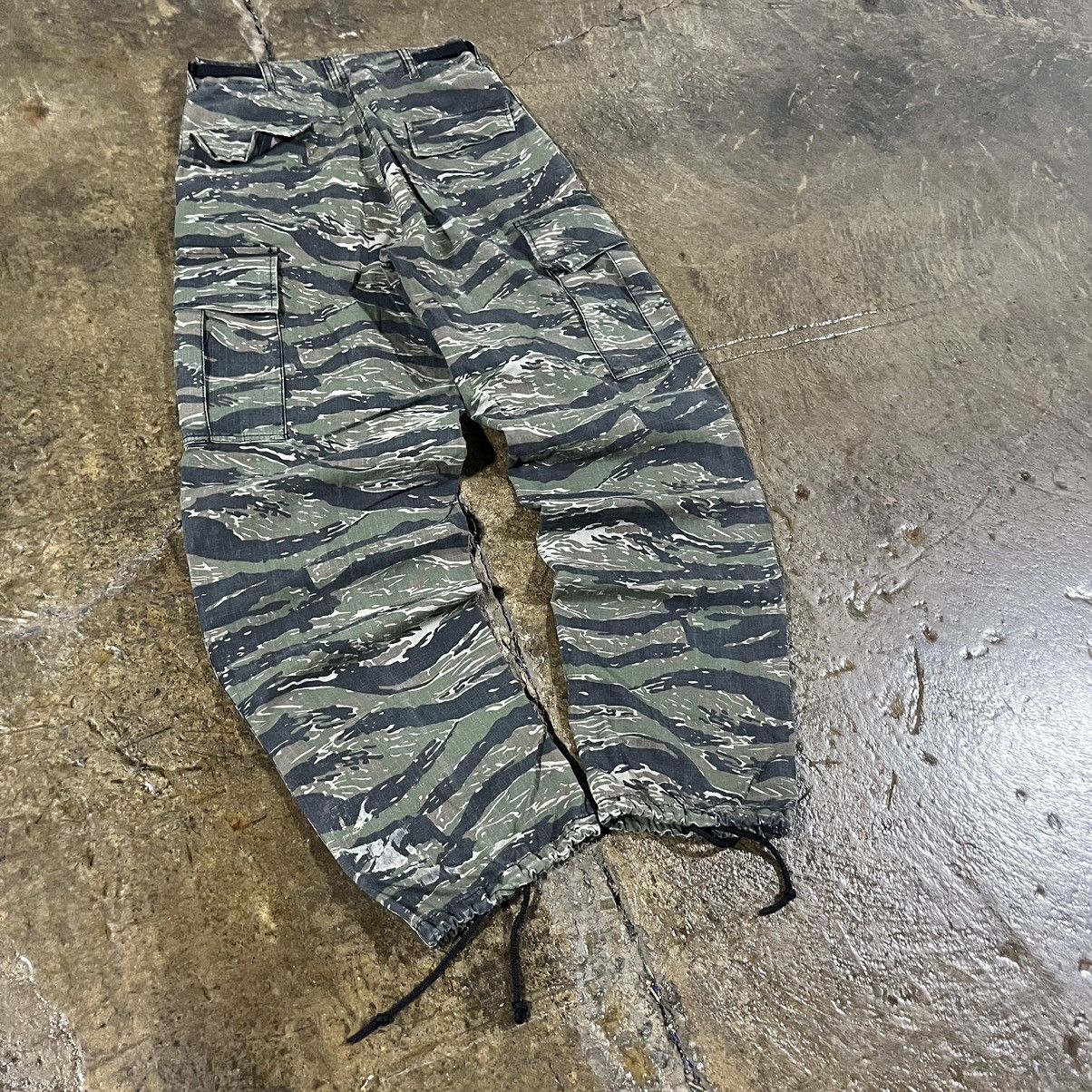Vintage Crazy Y2K Military Camo Baggy Cargo Pants Essential Skater Size US 29 - 3 Thumbnail