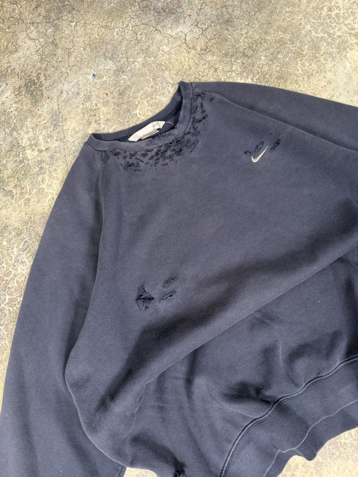 Vintage Vintage Thrashed Nike Sweater Size US XL / EU 56 / 4 - 3 Thumbnail