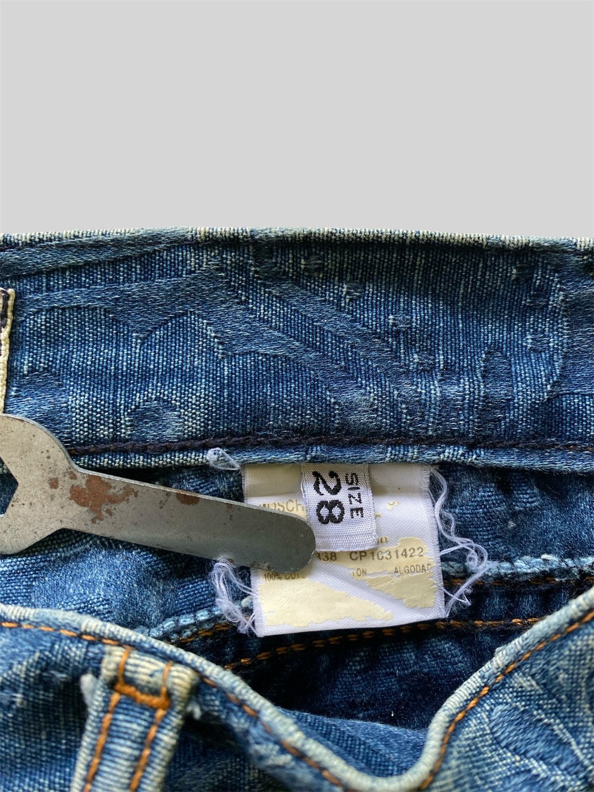 Moschino Vintage Moschino Embossed Design Jeans Size US 30 / EU 46 - 5 Thumbnail
