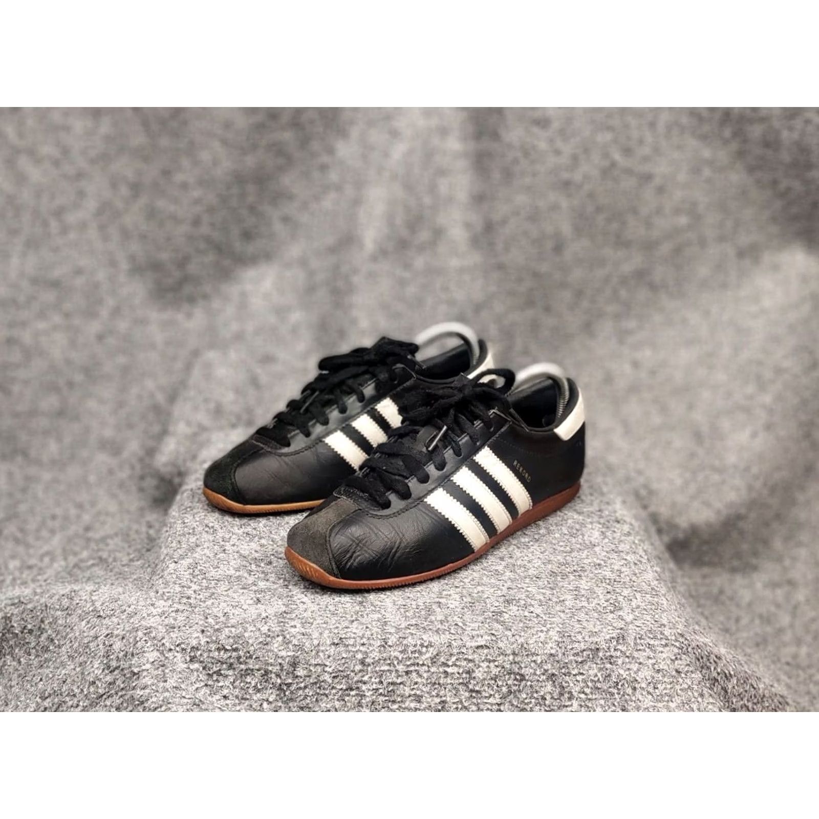 Adidas VINTAGE Adidas Originals Rekord Black Leather Sneaker 5.5 38 5 Adult Men Black Leather Sneaker Adidas Rekord Y2K Style Vintage Size US 6 / EU 39 - 6 Thumbnail