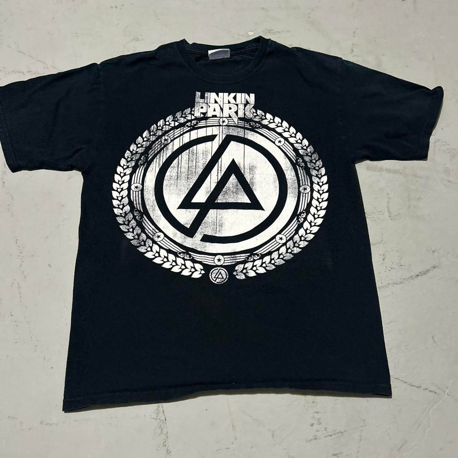 Hanes **Black and White Linkin Park Minutes To Midnight Tour Shirt Size US M / EU 48-50 / 2 - 1 Thumbnail