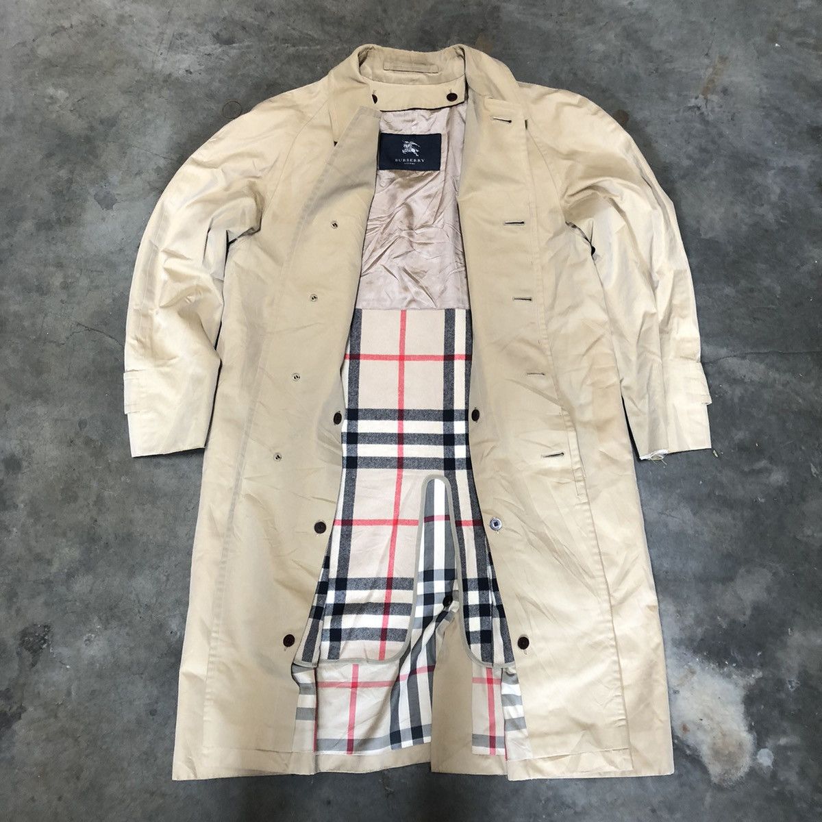image of Vintage Burberry's Coat in Cream, Men's (Size Large)