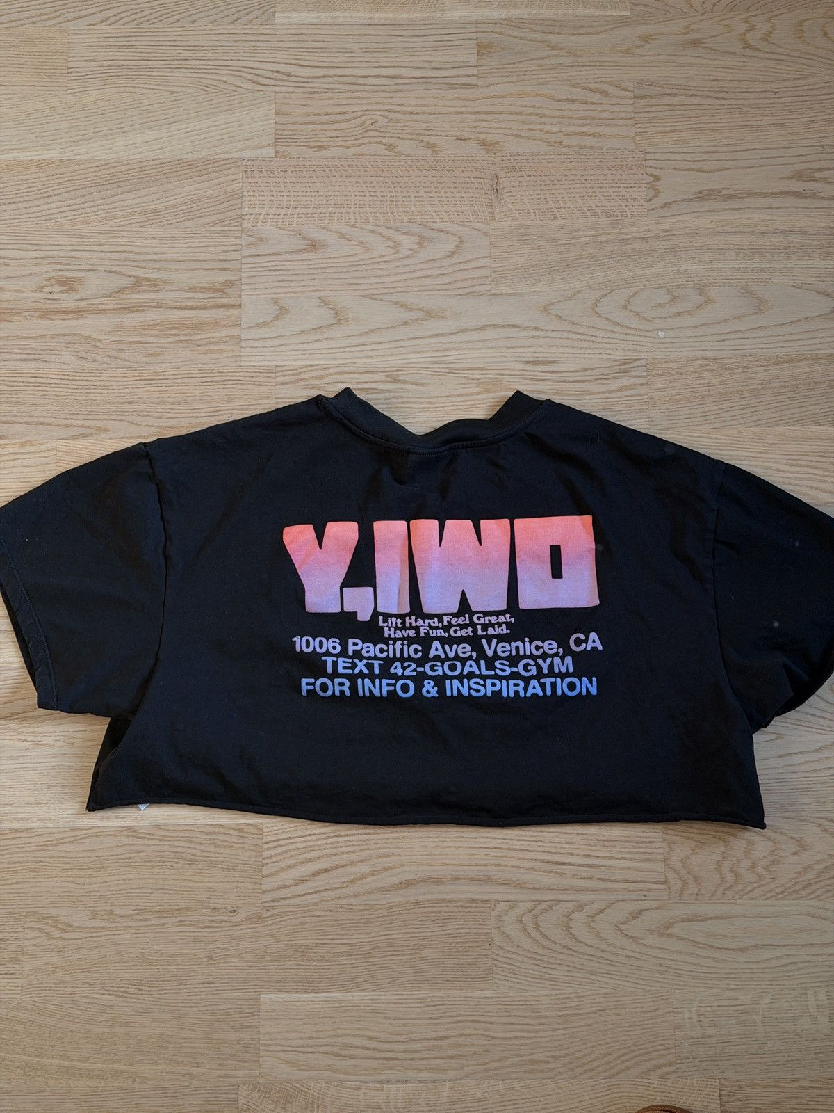 Other YIWO CROP TOP Size US M / EU 48-50 / 2 - 5 Thumbnail