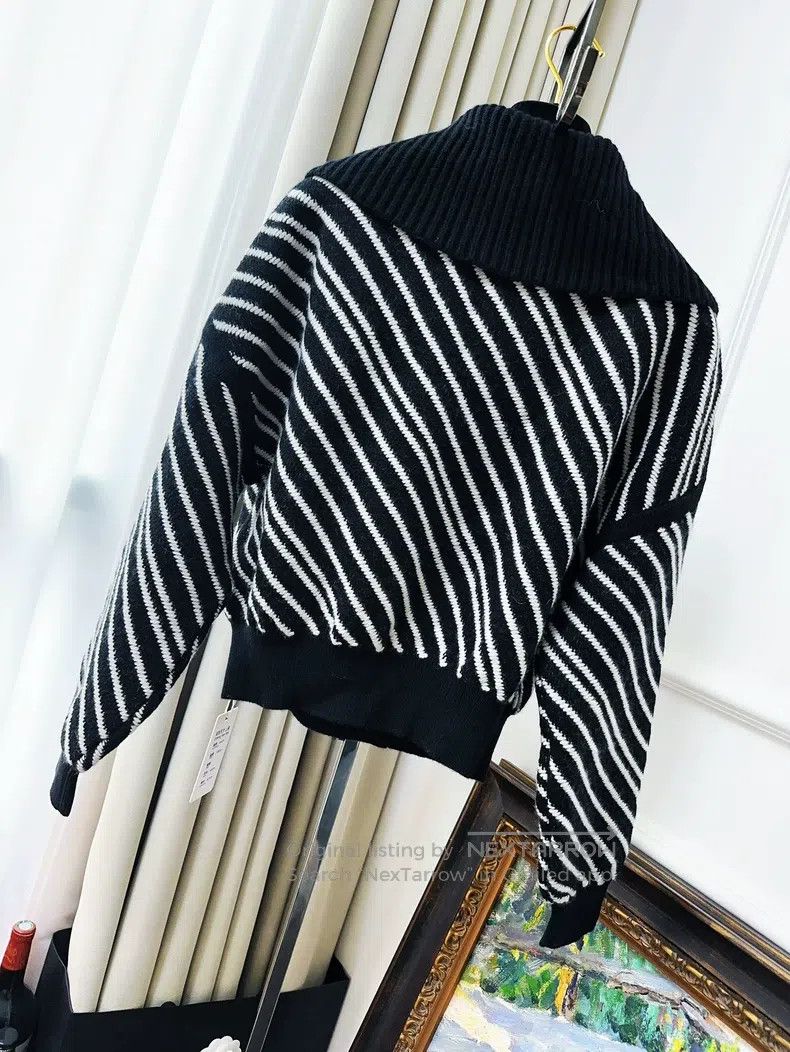 Chanel Chanel 21B black and white cashmere sweater oblique stripe Size S / US 4 / IT 40 - 2 Thumbnail