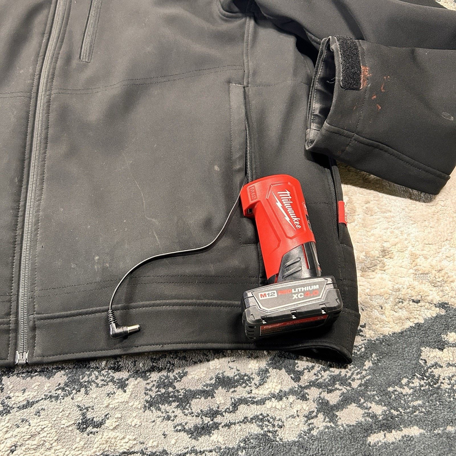 & Other Stories Milwaukee M12 Heated Softshell with 4.0 Ah Battery Pack Sz M Size US M / EU 48-50 / 2 - 5 Thumbnail
