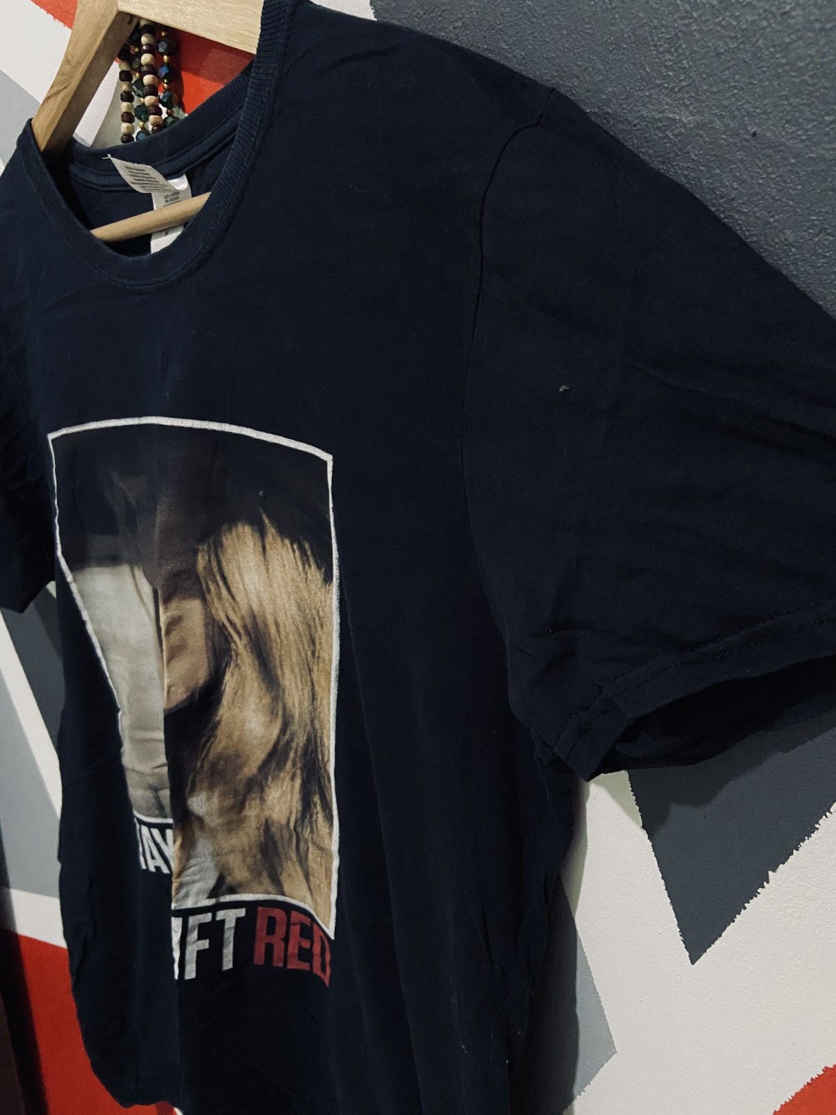 Gildan Taylor Swift Red Tee Size M / US 6-8 / IT 42-44 - 3 Thumbnail