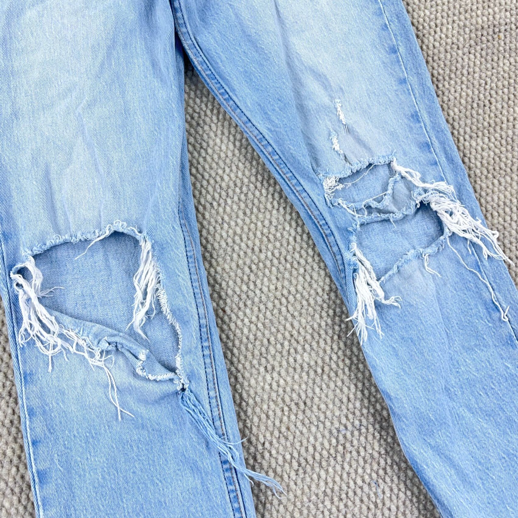 Abercrombie & Fitch VINTAGE Abercrombie & Fitch Mom Jeans Women 0 25 High Rise Distressed Light Blue 25x26 5-Pocket Denim Jeans Mens Womens Boys Girls Size 25" / US 0 / IT 36 - 5 Thumbnail