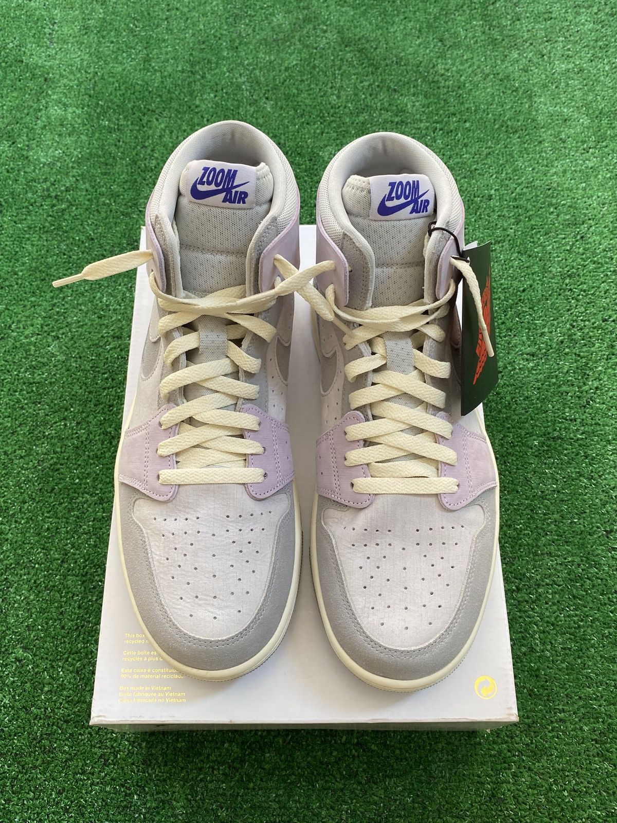 Nike WMNS Air Jordan 1 Mid Size US 10.5 / EU 43-44 - 4 Thumbnail