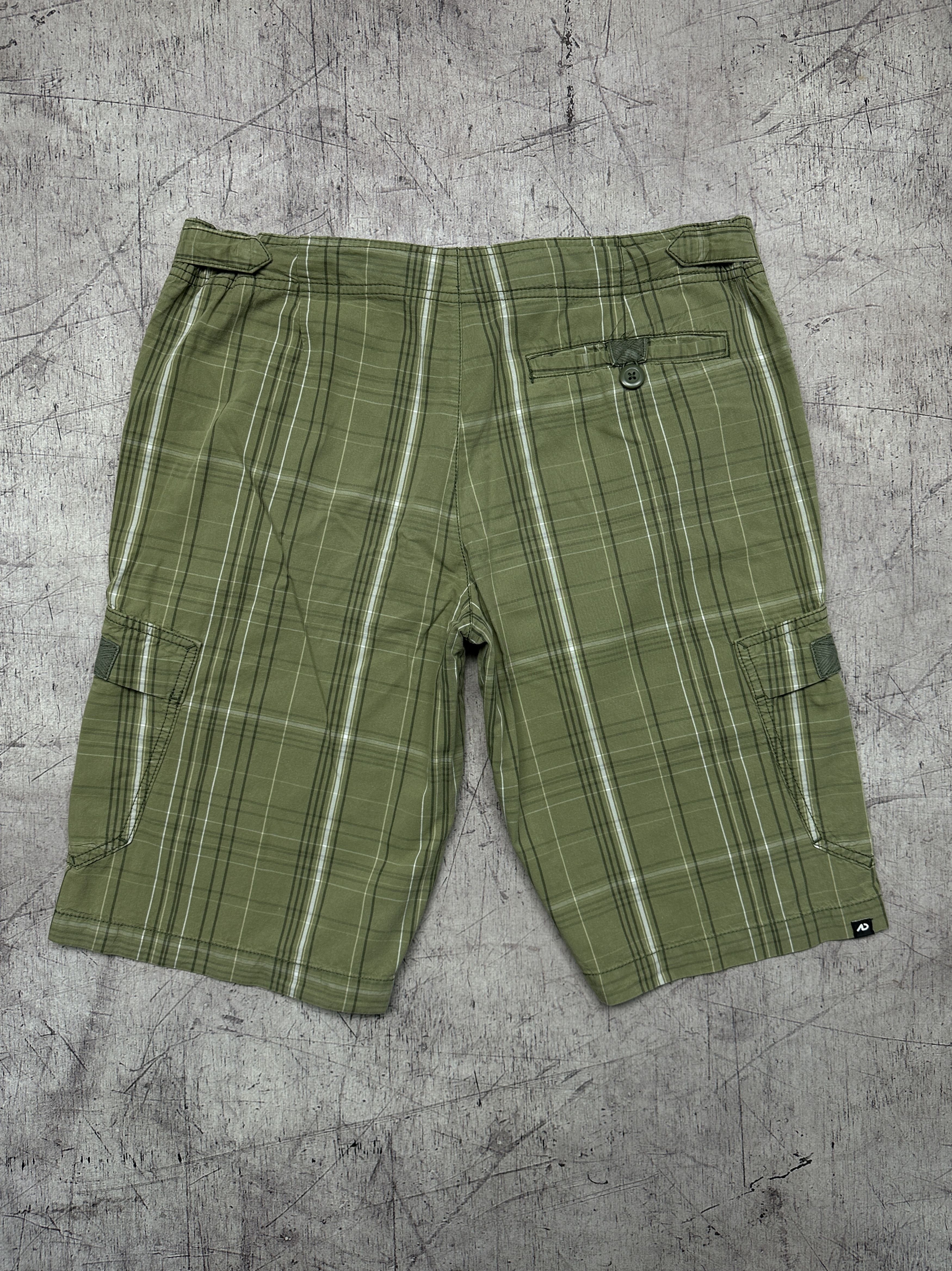 Nike Nike Vintage Mens Cargo Shorts Size US 32 / EU 48 - 8 Thumbnail