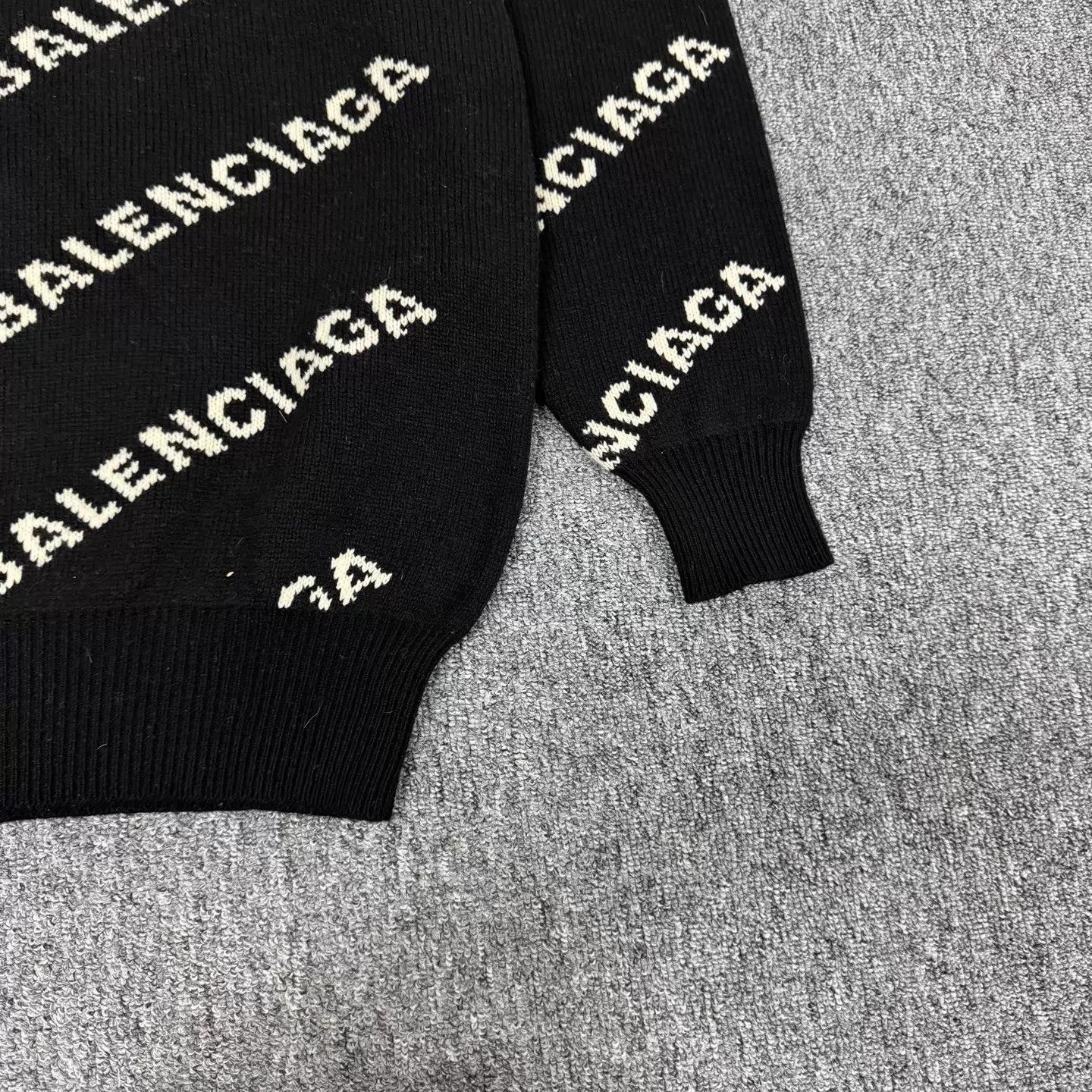 Balenciaga Balenciaga Black Allover Text Knit Sweater S 99new Size S / US 4 / IT 40 - 3 Thumbnail