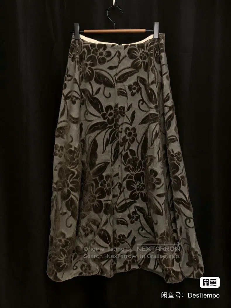 Comme des Garcons Comme Des Garcons size M Velvet flower transformation skir Size 23" - 1 Thumbnail