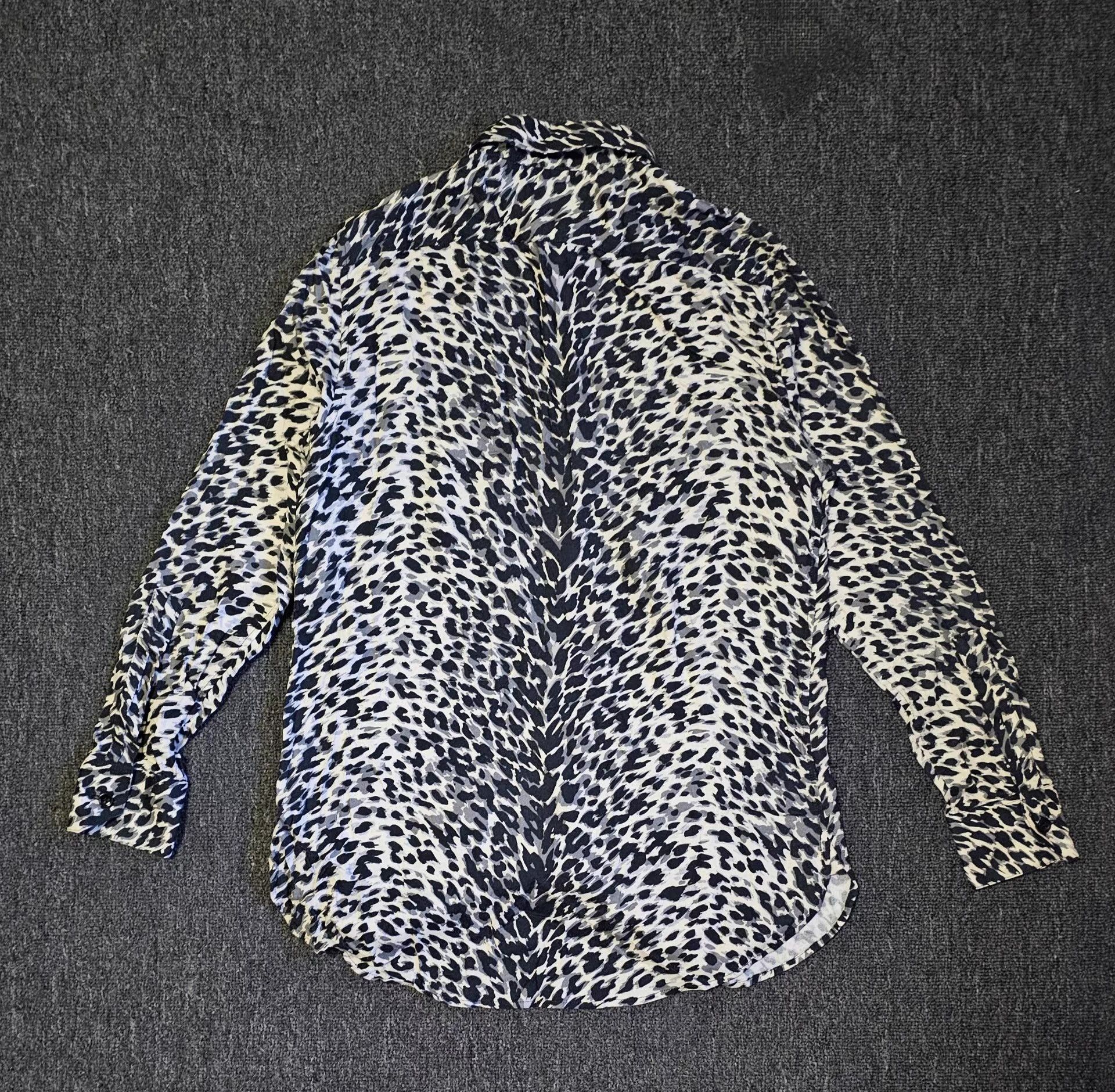 Saint Laurent Paris Saint Laurent Leopard Print Shirt. Q4 Size US S / EU 44-46 / 1 - 2 Thumbnail