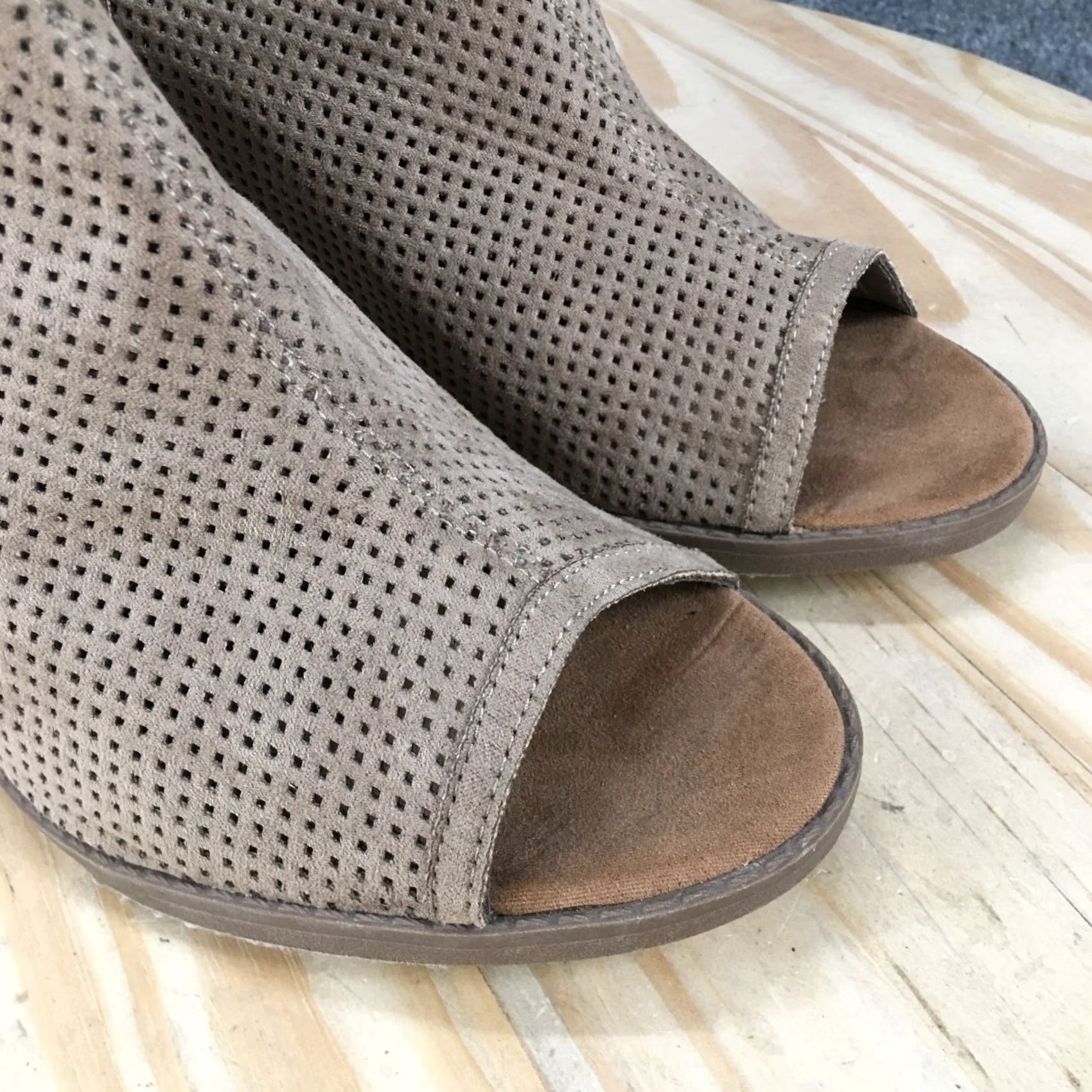 Vintage Maurices Boots Womens 10 M Ginger Chelsea Tan Fabric Perforated Peep Toe Block Size US 8 / IT 38 - 3 Thumbnail