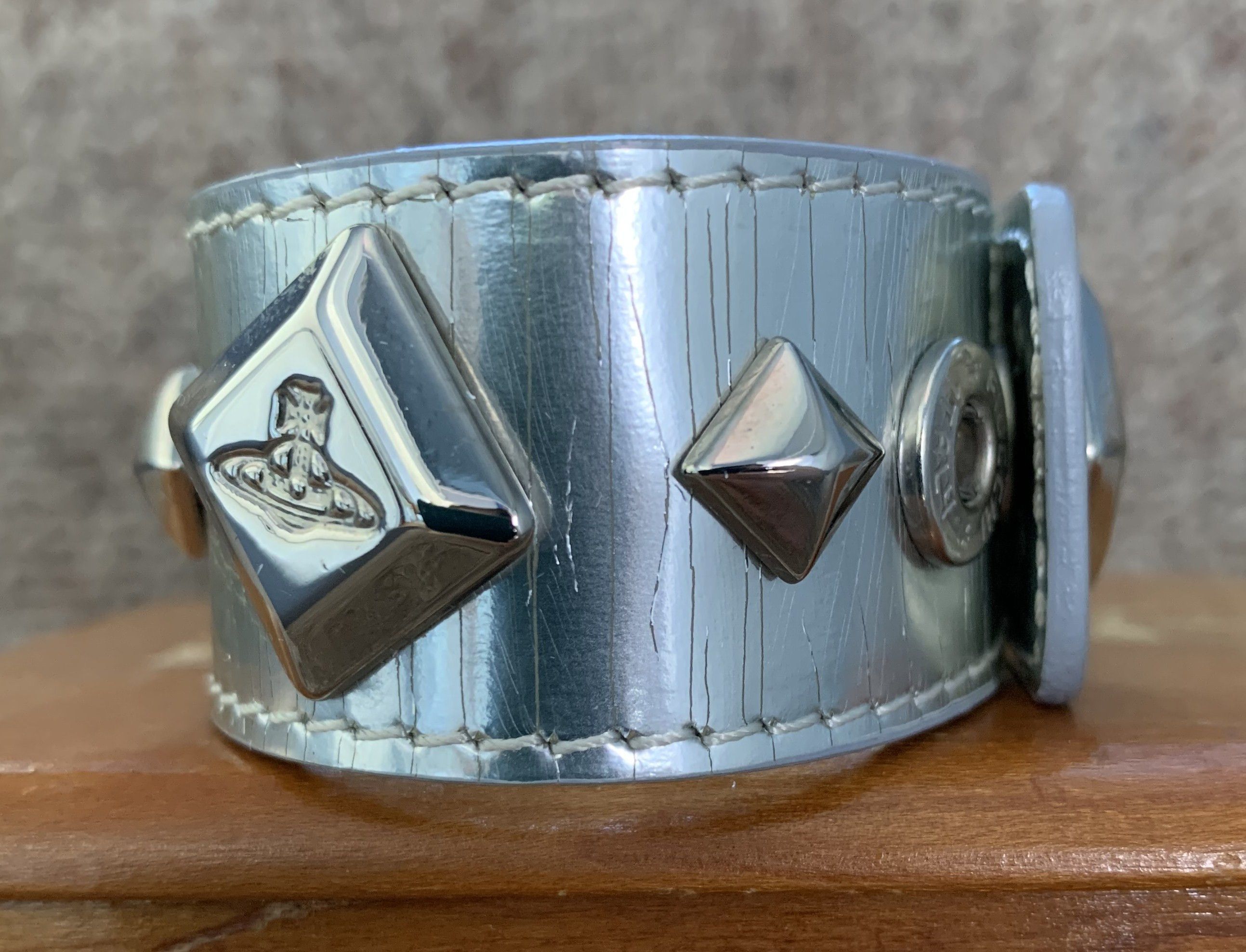 Vivienne Westwood Vivenne Westwood Studded Silver Leather Orb Bracelet Size ONE SIZE - 5 Thumbnail