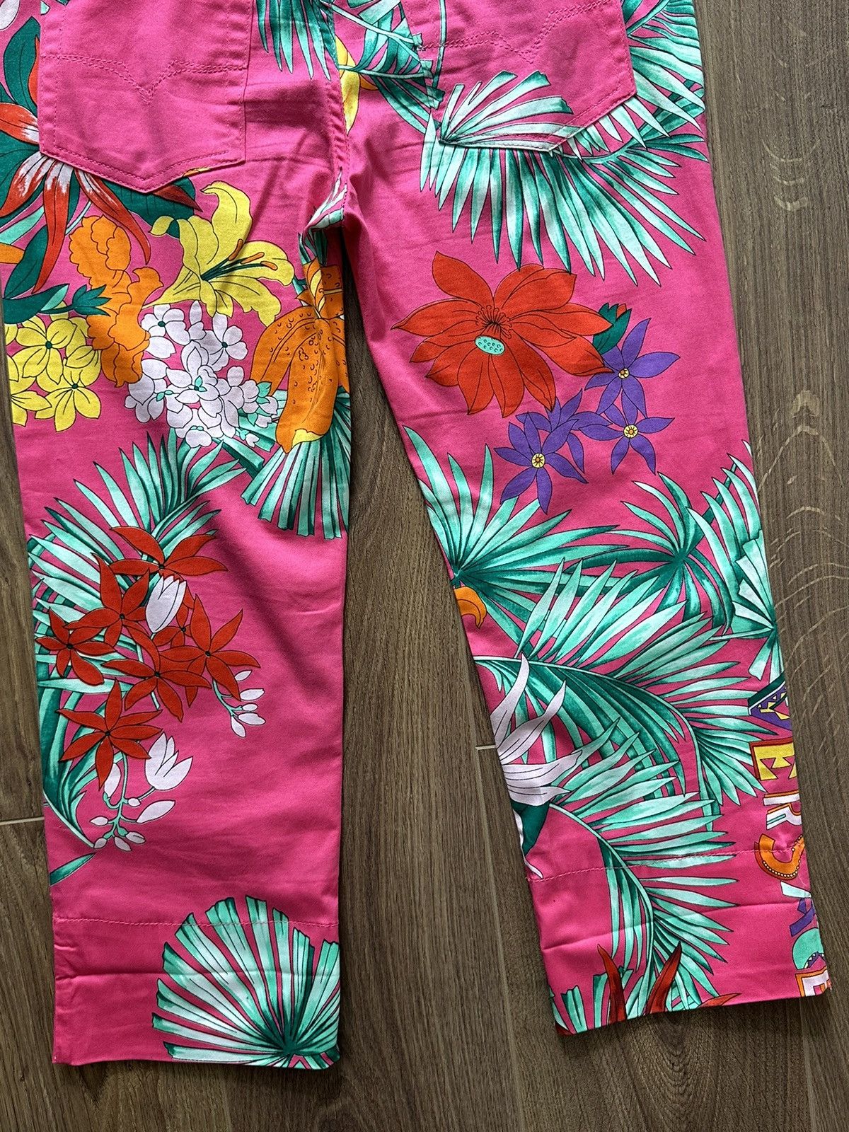 Versace Jeans Couture × Vintage Vintage Versace Jeans Couture Tropical Plants Cropped Pants Size 28" / US 6 / IT 42 - 10 Thumbnail