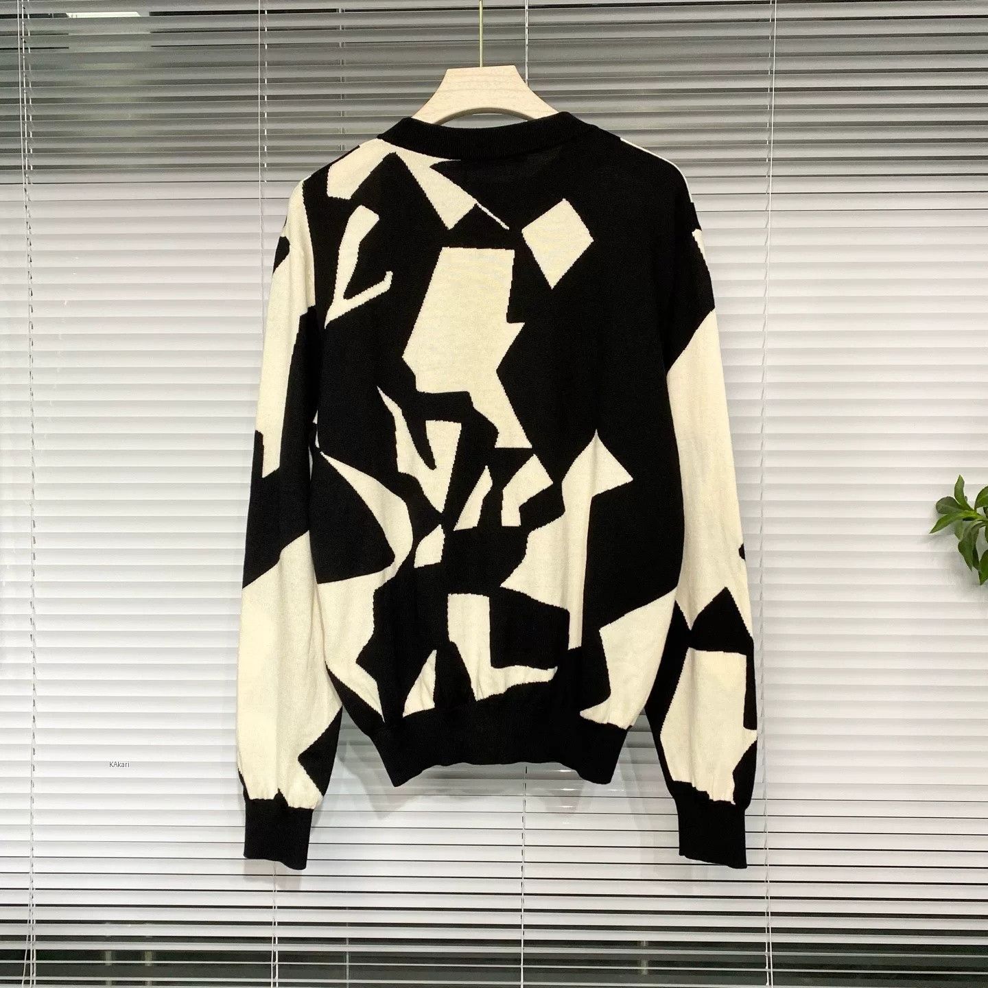 Louis Vuitton Louis Vuitton Knit Sweater Abstract Pattern Size US L / EU 52-54 / 3 - 2 Thumbnail