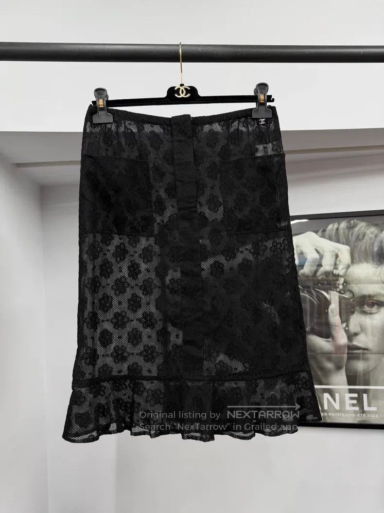 Chanel Chanel Black floral lace skirt Size 25" / US 0 / IT 36 - 1 Thumbnail